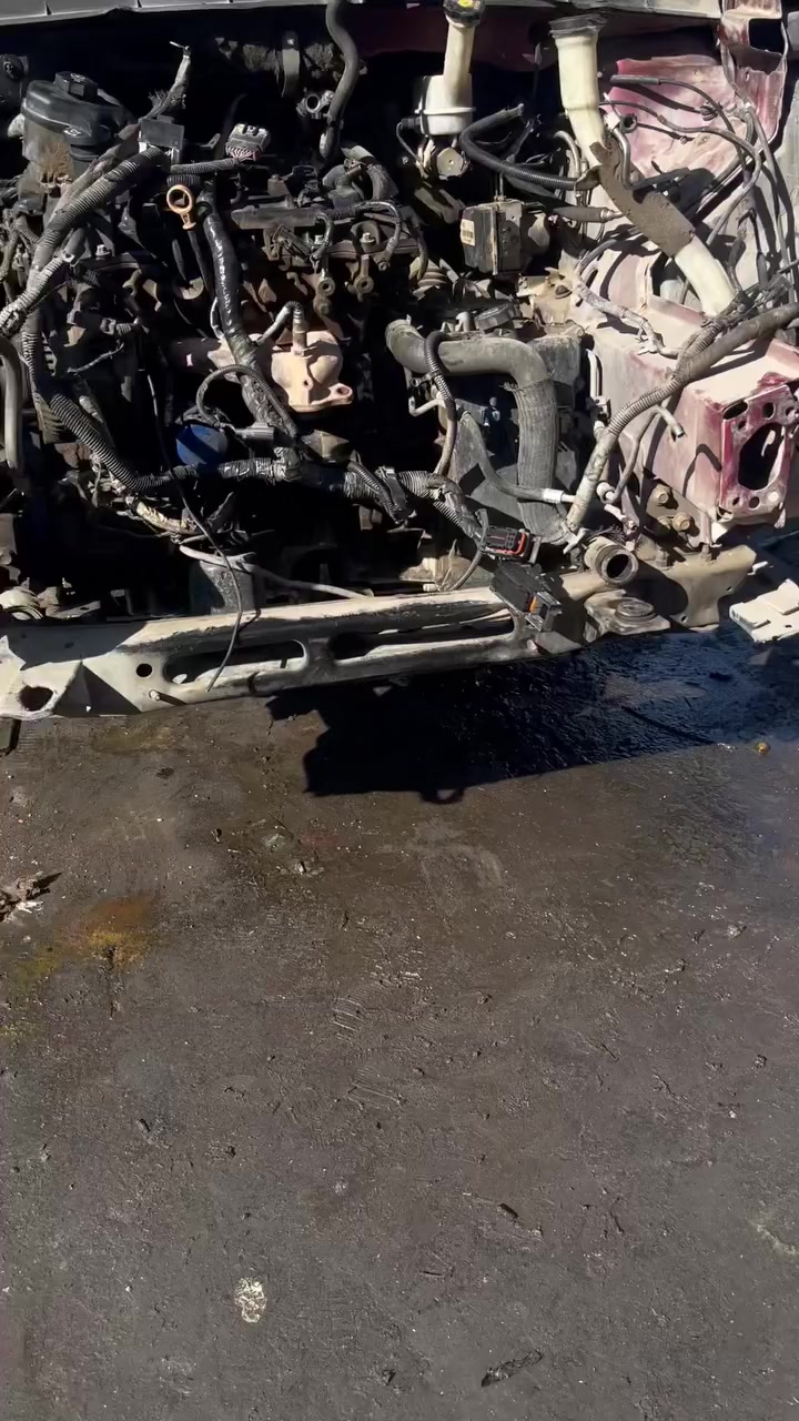 السلام عليكم اخوتي الطيبين طبعاً اليوم عدنه سيارت الاخ ابو باقر جابها اليه المحرك مالتها لاطش جفتتها اله وبضمان اكيد هاي نتيجت المحرك كدامكم وهذه شغلها كدامكم تفاصيل اكثر داخل الفديو يتوفر جميع قطع غيار أترافس وجمسي اكاديا 
اخوكم علي الفيتر العنوان المشتل مجاور كراج كربلاء ***********
