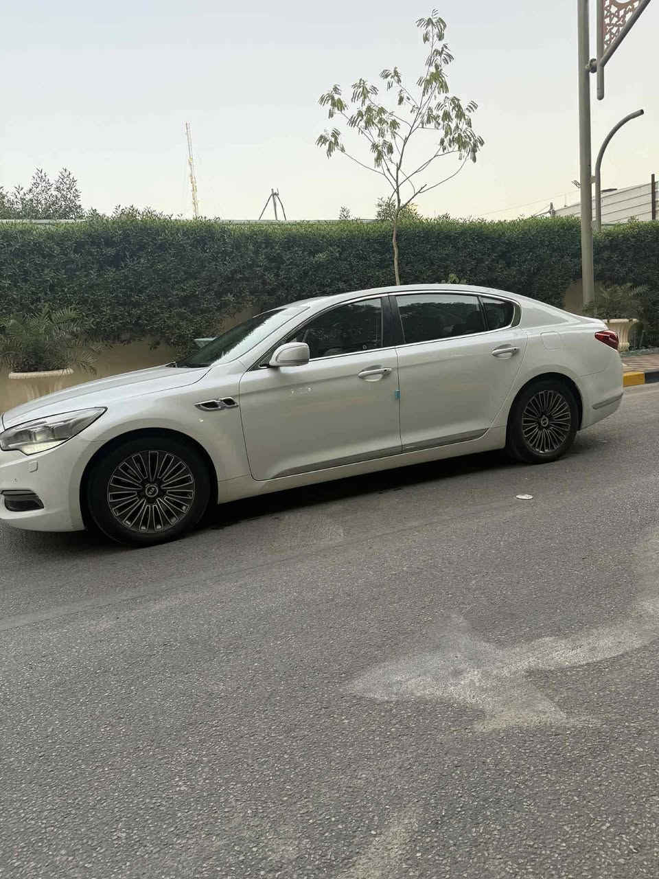 السلام عليكم ورحمة الله
للبيع سيارة كيا كورس موديل 2013 خليجي   

السيارة فول مواصفات   

المواصفات

1- كيا كورس موديل 2013 خليجي  

2- محرك 6 سلندر 3800 

3- ويل كب حجم 18 اصلي وكالة عدد 5 ويل كب 

4- ابواب السيارة ال4 شفط كهرباء 

5- قبق جنطة كهربائي شفط

6- مرايا جانبية كهربائية شفط مع السويج مع حساسات الاجتياز الجانبية 

7- بصمات ابواب عدد 5 ابواب وجنطة 

8- حساسات امامي خلفي اصل 

9- السيارة 4 كاميرات امامي وخلفي ومرايا 

10- لايتات زينون عالي ناصي مع كشافات دعامية LED 

11- بخاخات لايتات 

12- بردة خلفية كهربائية اصل مع بردات اصلية للابواب الخلفية

13- فتحة سقف سلايد روف 

14- مرايا جانبية حساسة وعاكسة للضوء العالي 

15- غرفة السيارة جلد بيجي اصل 

16- كشنات الصدر تحكم فول كهرباء والتحكم داخل الابواب مع ذاكرة كشن

17- كشنات السيارة ال 4 تدفئة وتبريد

18- شاشات اصلية في الكشنات الامامية لعرض ال DVD 

19- تحكم ستيرن جهتين متكامل بلوتوث وحاكية وتحكم صوت وسرعة 

20- رادار امامي لتثبيت المسار والسرعة ومانع التصادم

21- كشنات خلفية واسعة جدا مع تحكم بمجموعة من الايعازات في اللوحة الخلفية 

22- تحكم في التبريد والشاشة الرئيسية والبردة الخلفية من المقاعد الخلفية 

23- تحكم كهرباء في الكشنات داخل الكشن تحكم اضافي 

24- تحكم كهرباء في الكشنات الخلفية 

 

26- وضعيات قيادة عدد 3 طبيعي واقتصادي ورياضي 

27- ستيرن كهربائي الحركة 

28- مع مجموعة من الايعاز في هذا الموديل 

السياره ملكية بيهه قطعتين صبغ باب خلفي وجاملغ خلفي بدون دواخل السعر 168 مكان السياره كربلاء  *********** اسياره بسمي
