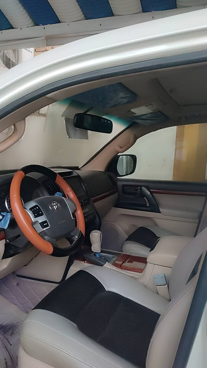 فول مواصفات 

محرك 8v 4600

فتحه سلايد روف

تشغيل عند بعد 

بصمه أبواب

 مري شفط 

ترحيب  

مقاعد كهرباء 

7 راكب داخل جديد جدا 

فور ويل 

طفايه حريق

3 قطع تبريد  سياره مناقصه كلشي جيده جدا 

تخم تاير باتري جديد 

سياره جديده على وضع الشركه ماشيه 176

السياره بالديوانية للاستفسار 

***********
