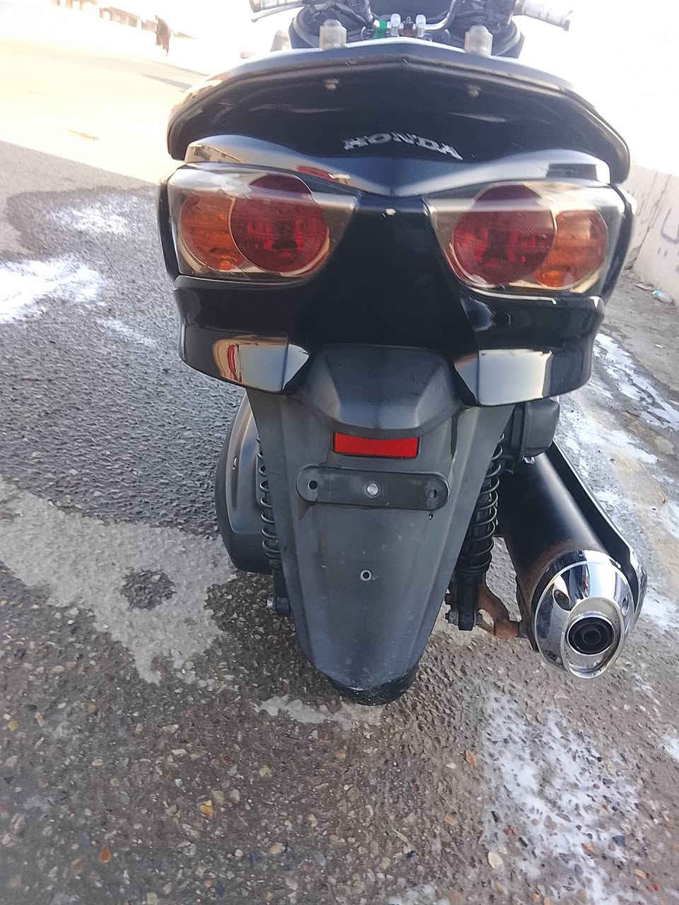 السلام عليكم فورزا صفر عشره كير شغال 
كلوب بالجنطه امبيثري شغال مرايات البلادي مكينه جديده قبل 3اشهر شادها تايرات جدد شادهن بك لايت كرستال كلشي بيها شغال بيها بعض الملاحظات وبيه نقص تريش اليم الاستان الحساس السعر مليون و700وبيها مجال للشراي الرقم ***********
