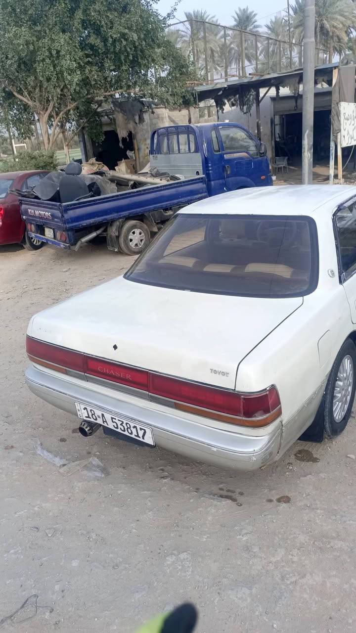 شيزر مديل 1990رقم دولي ب اسمي سنويه ل28 
كفاله من الكص وكافة الاصوليات وماعليها ولا ربع
سياره نضيفه مكينه وكير وحداديه كفاله
دواخل مدوشمه وبچيس تخم تاير كهربايات كلها شغاله سياره مال جناي كبل لشارع ماناقصه برغي لتواصل ***********
 السعررر.  (        38      ) العنوان نجف كوفه
