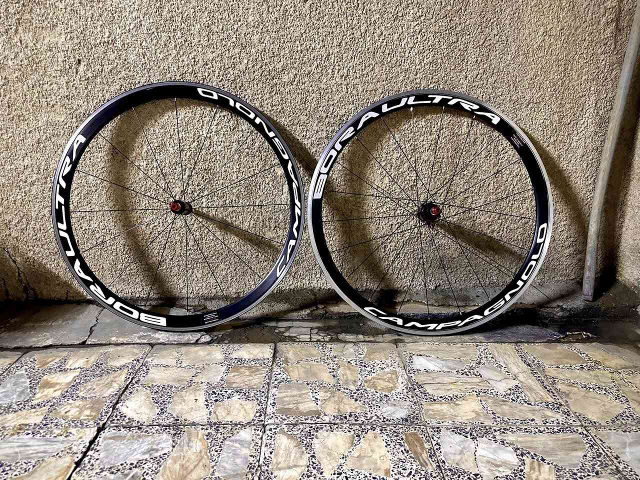 Campagnolo Bora Ultra 🇮🇹
ويالة ماركة كامباغنولو بورا الترا صوت طرب للبيع
ويالة يرهمن لدراجات الطريق "الرود بايك" و الC700 حلوات و نازكات بطيخات كاربون تستوعب دشلي حتى لل12 سرعة
مستعملات شي جداً قليل نضافتهن عبالك جدد
نسبه النضافه 99‎%‎ 
سيم وليس شيش

السعر: 150 الف و بالعافية لصاحب النصيب
العنوان: بغداد / الشعب / شارع عدن / قرب مركز شرطة سوق شلال
للاتصال: ***********
