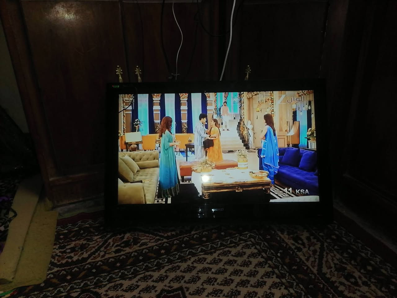 بلازمه حجم ٣٢شاشه فول بدون نت نوعيه الاصليه نظافه ٩٥بالميه كامله مع ستلات مع صحن وريمونتات يعني شت وشغل اريد اريد اخذ مكانه ام نت والغي ستلات سعر ١٤٠وبيها مجال استفسار ***********
