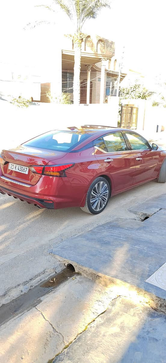 نيسان التيما 2023 فئة sL فول مواصفات
رقم سليمانيه.. 
فتحة سقف
كشنات جلد كهرباء+ هيتر
تبريد قطعتين
رادار 
كامرات 360
اوتو هولد 
سايد بريك بصمه 
توقف ذاتي
تحديد مسار
شاشة كبيرة
وبعد بيها هواي مواصفات. 
السيارة كلين بدون ايرباك 
مكانها ديالى.. 
موبايل ***********
