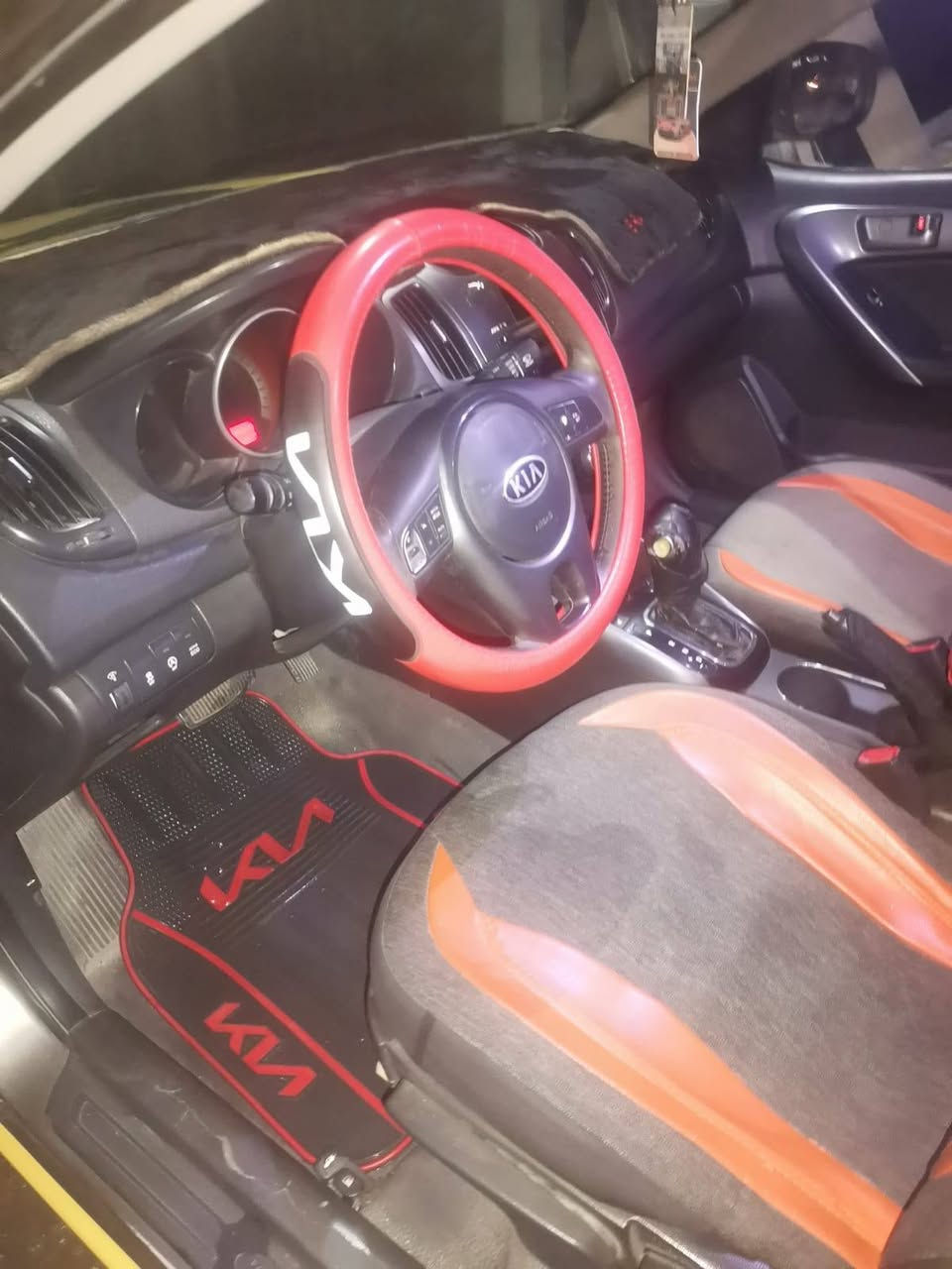 كيا فورتي موديل 2012 حزام وباب السايق مصبوغ ماشية 300الف وشوية السعر 75 وبيها مجال 
***********
