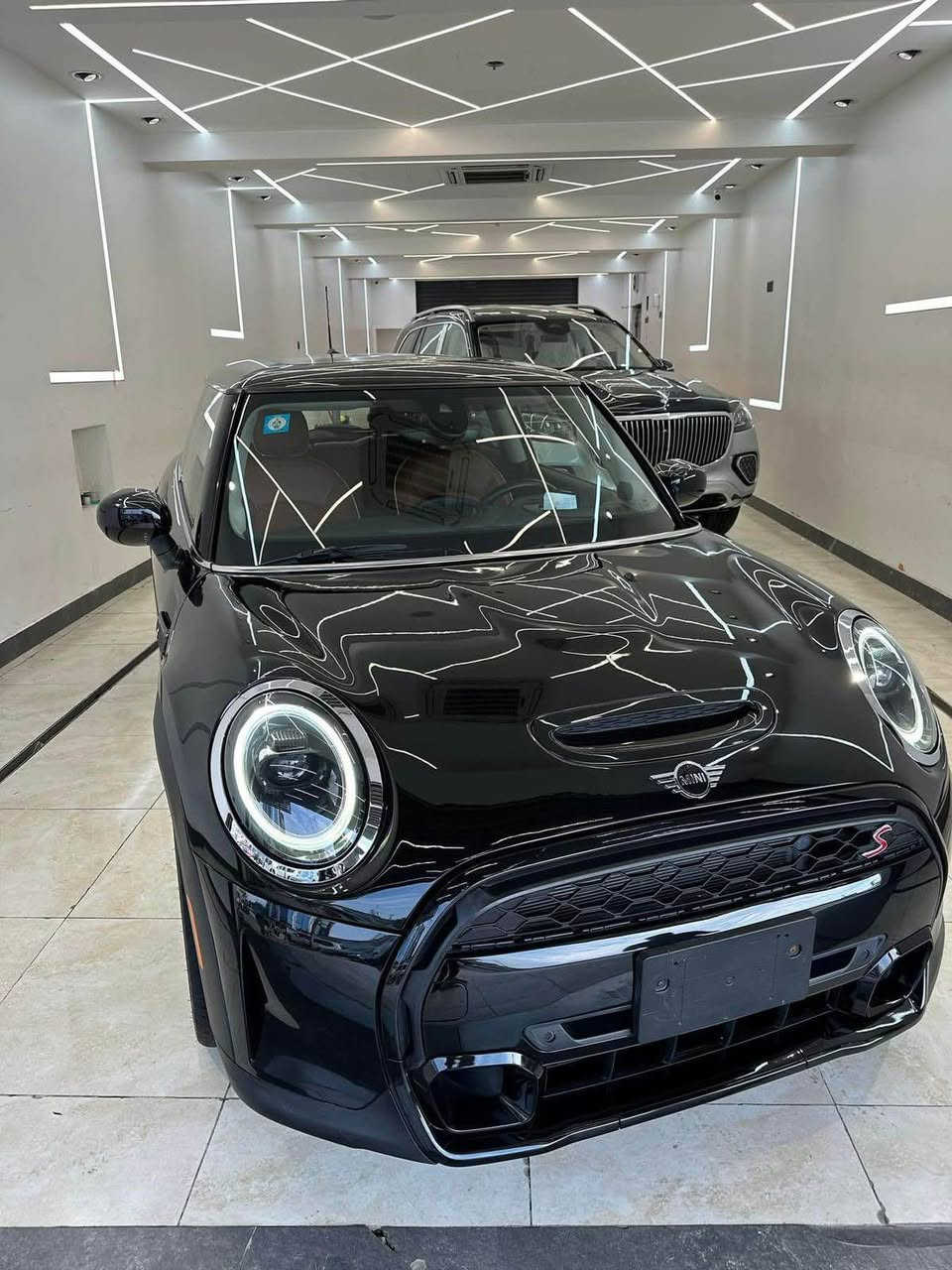 السياره 2022 s اصل 
السياره  داتا شو قليلات يجن ٣ شاشات 
السياره 2000 تون تيربو 
ماشيه 43 الف كيلو 
السياره بريكات وصدر هلاسبوع مبدلهن جديدات واصليه حته درايم شفت مال ستيرن جديد 
السياره بيه ملاحظه بالباب مال سايق يحتاجله كارت وتعديل  على البارد لا صبغ ولا شي 
السياره كامله مكمله تدفئه كشنات 
تدفئه ستيرن 
تحديد مسار 
رادار
حساسات 360 
بنوراما السياره 
السياره رايده  160 ورقه وبيه مجال بسيط 
مكانه بغداد القادسيه 
السياره رقم بغداد بأسمي رقم جديد 
*********** بغداد, العراق
