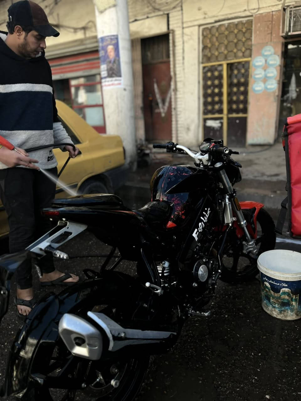 السلام عليكم دراجه بنلي محرك 300cc مكفوله مكفوله كفاله عامه  دراجه اي نقص مابيه  مستعجل علا بيعته سعر .مليون و 150وبيه مجال حك الجيه مكان بغداد شارع الكفاح ***********
