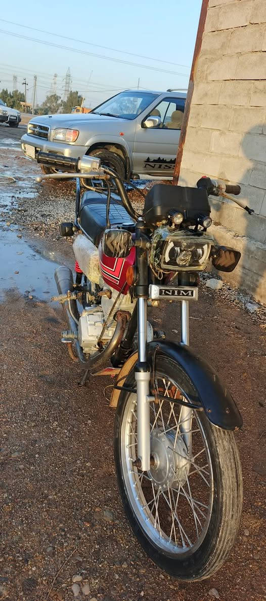 السلام عليكم دراجه للبيع نامه موديل 11 شاصي ومكينه 11 معمره كله جديد مكينه ما مفتوح بيها برغي الله شاهد اوراق صولي 5اوراق وماشين بمكاتبه الترقيم السعر خاص رقم الهاتف *********** العنوان واسط دبوني
