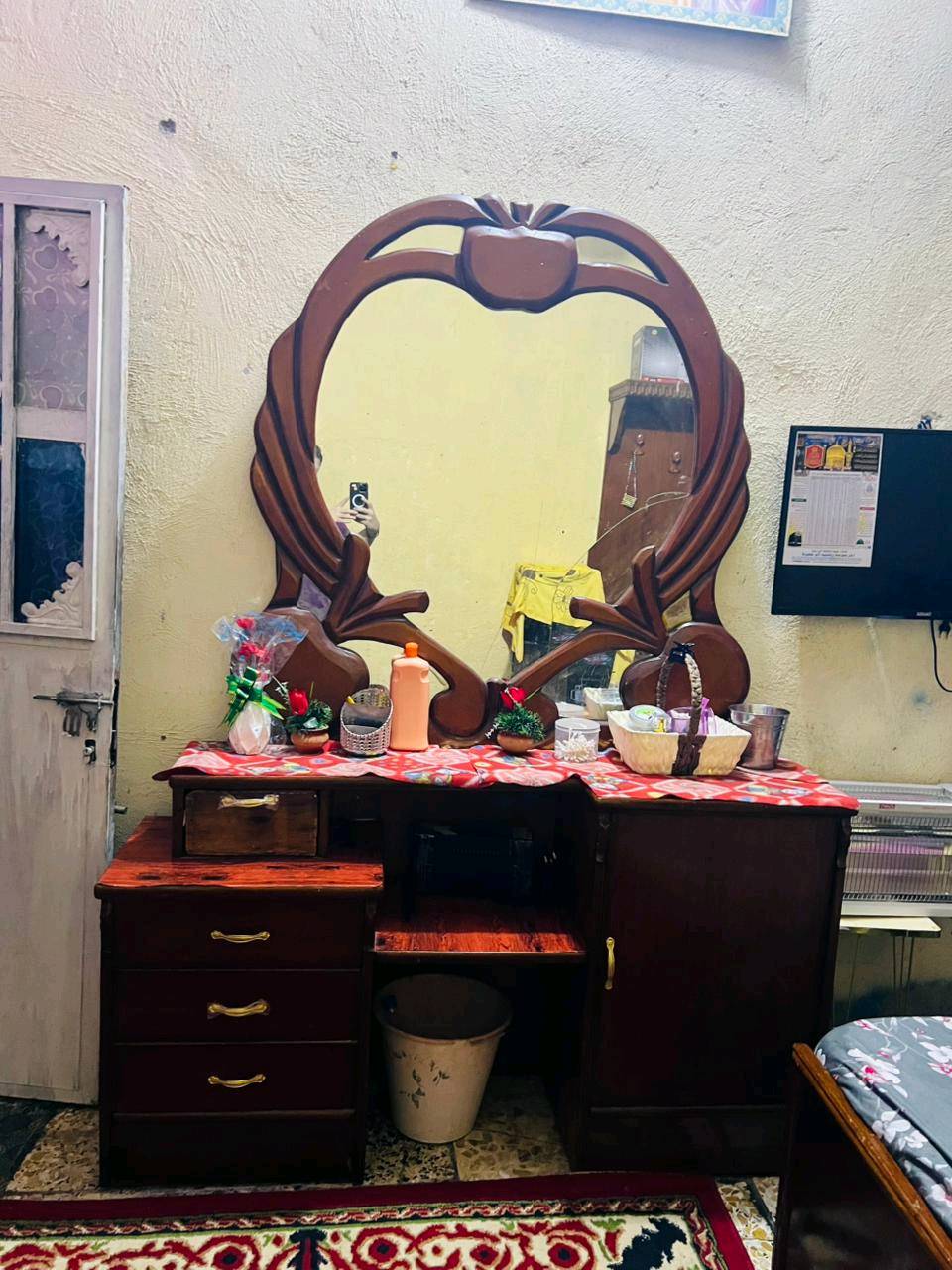 غرفة نوم خشب 6 ملم نجارة اصلي عراقي
ام الگلوبات بلزاويه الكنتور  كذالك 