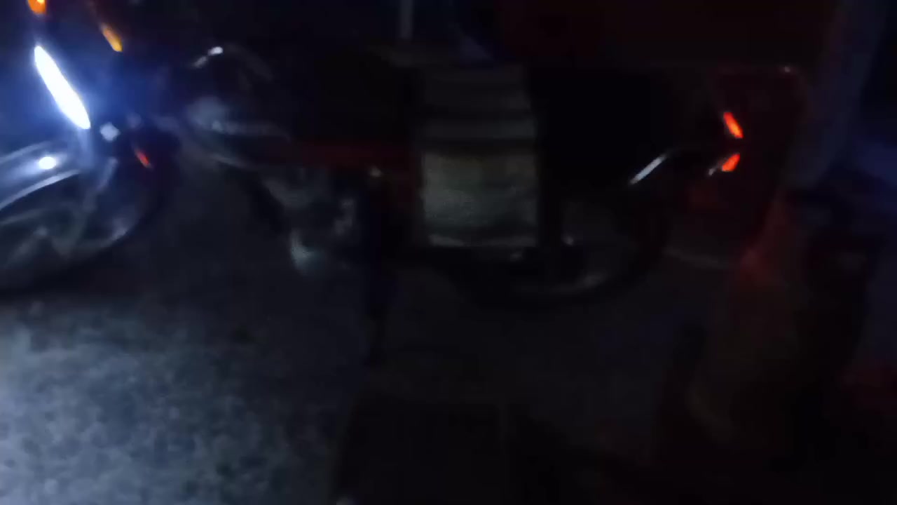 سلام عليكم ورحمة الله وبركاته 
دراجة سيفان موديل 20 وراق صوليه ونضيفه حيل سلف وهندر شاير هورن دبلات كدامي وخلفي يشتغلهن دشبول شغال محرك خير من الله خرسه وراق صوليه مدفوعه كمرك صينيه سنجيل موجودة دراجة شلعه ومعدل فول مكان بابل محاويل قريه البعلوان سعر 500 وبيه مجال بسيط  ترهم مراوس نضيفه تايكر نامه


**إذا كنت صاحب هذا الإعلان وتريد حذفه لأي سبب، رجاءا أرسل رسالة إلى الدعم الفني**