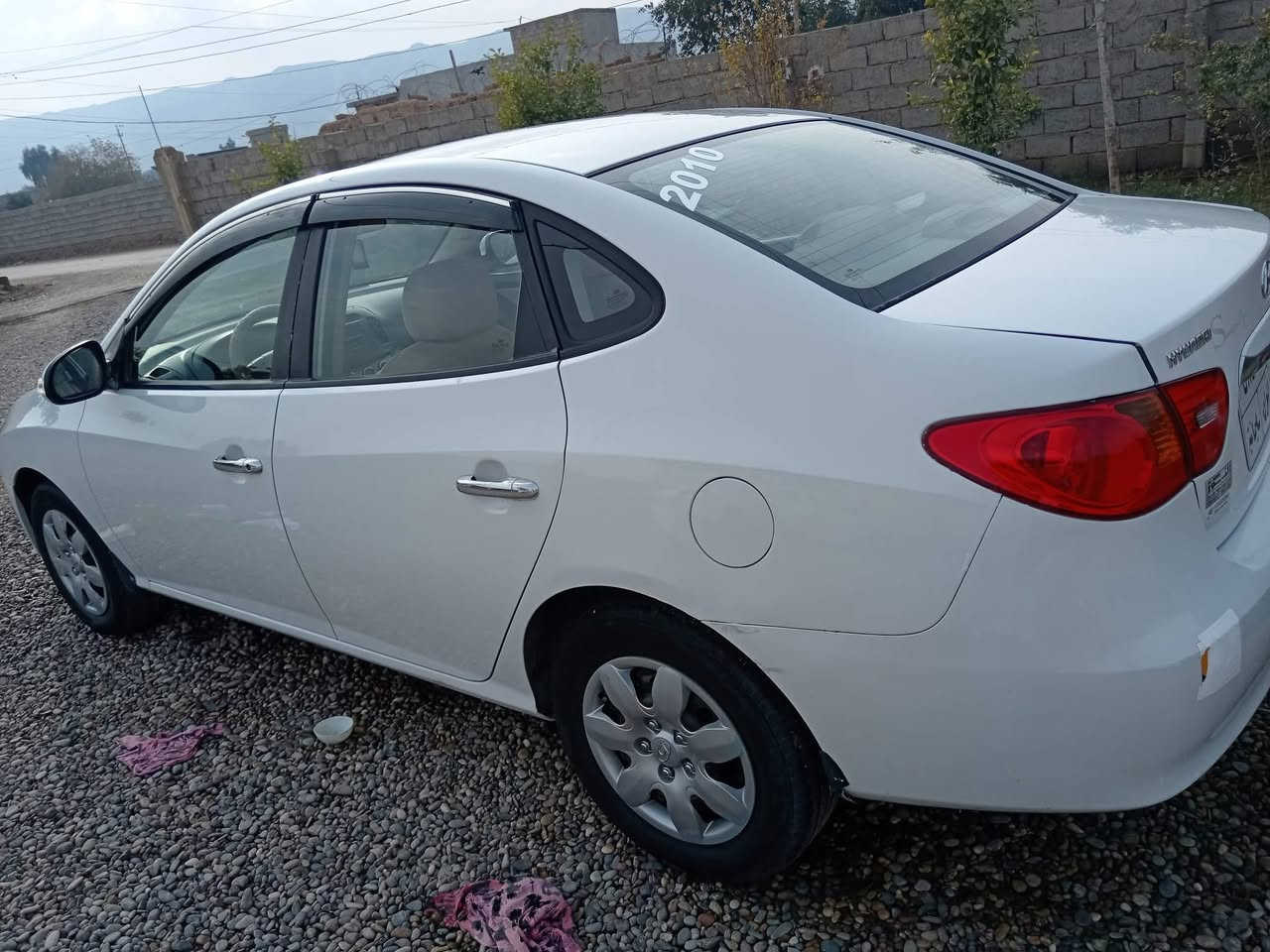 السلام عليكم للبيع انترا ٢٠١٠  صبغ قطعه وحده فقط كير محرك شرط التحويل السعر ١١٨ مكان السياره الشرقاط السكنيه ***********
