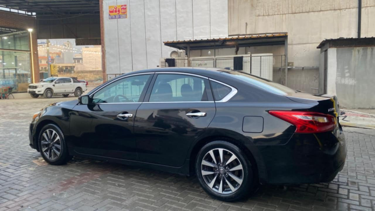 ئەلیمای 2017SVکلین بی بویاخ بی سارد بی شوخت سەیارەک زور جوانە مالی دوستە گیرو مەکینەی بەشەرت بو نرخ پەیوەندی بکە***********
