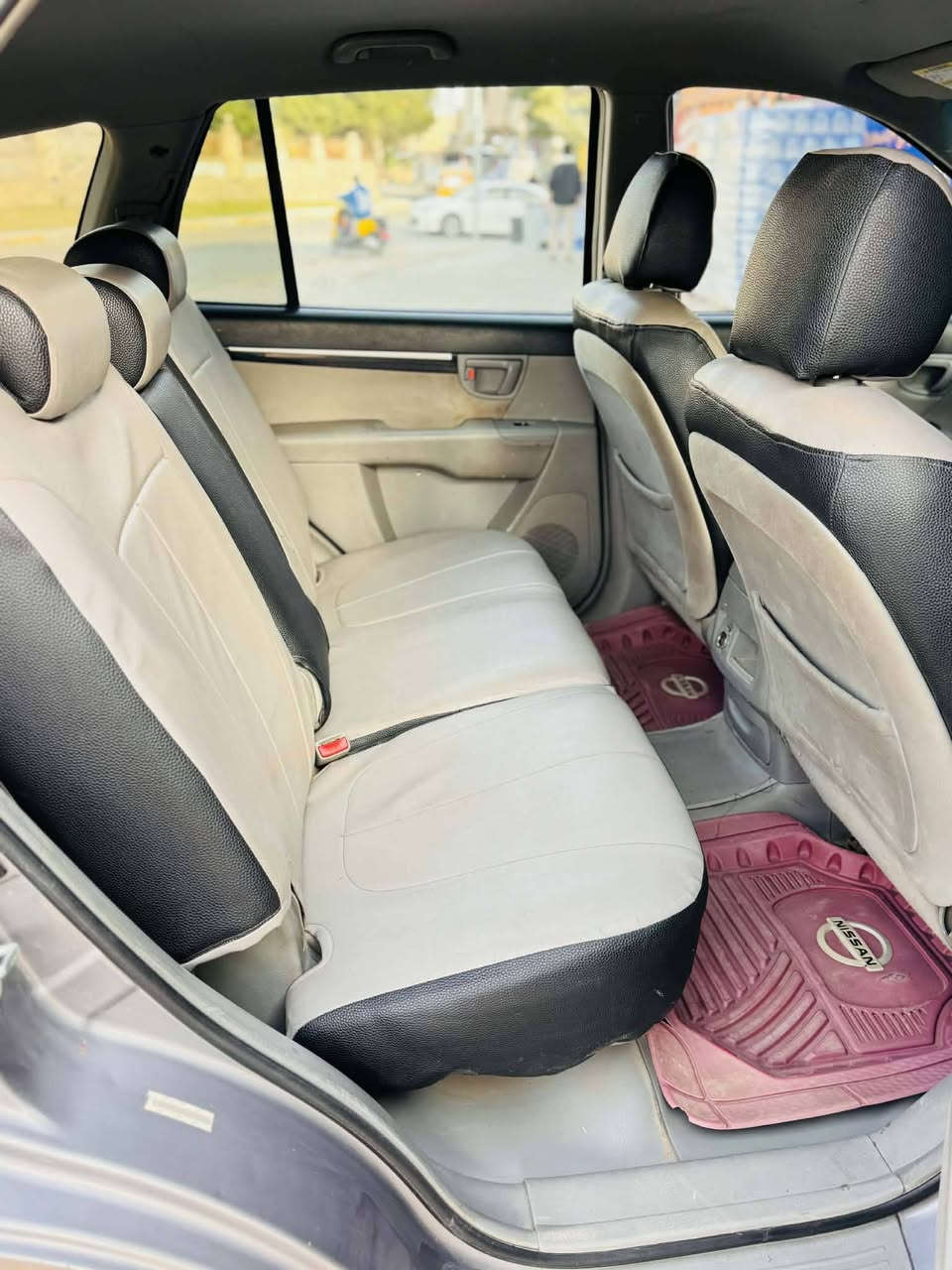 سلام عليكم مرخصت أمن الكروب للبيع هونداي سنتافي موديل 2011
متوم طبق الاصل سنويه وارقام انكليزي تبريد تتفئه مكينه خير من الله
ترايك البصره حداديه كهربائيات كلها شغاله سياره جاهزه كير خير من الله 
بيها صوت بل بوربرين صفحت السدر 
مكان بغداد سعر 50 وبيها مجال رقم ،***********
ملاحظه لمو شراي لا يتصل
