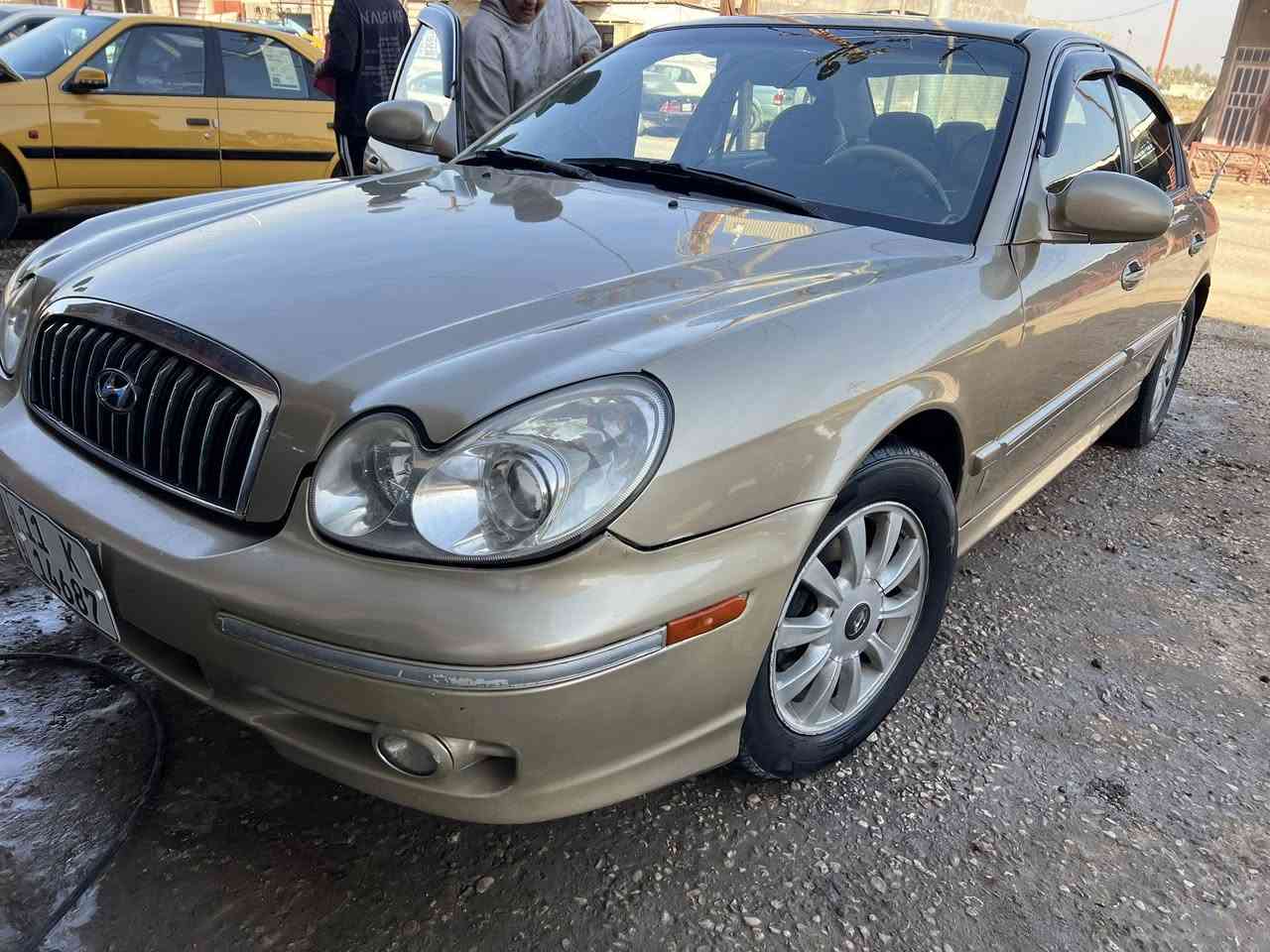 سلام عليكم 
للبيع سوناتا وفود رقم بغداد دولي  
‏موديل2002 فول موصفات 
 كشنات كهربائى+جلد 
فتحه سقف محرك6v ستوني شاده جديد حاويه جاهز مابيه 
اي نقص 
مصبوغه عام كفاله من ضربه السعر 75 او بيه مجال 
رقم *********** مكان السياره الديوانيه قضاء المهناوية
