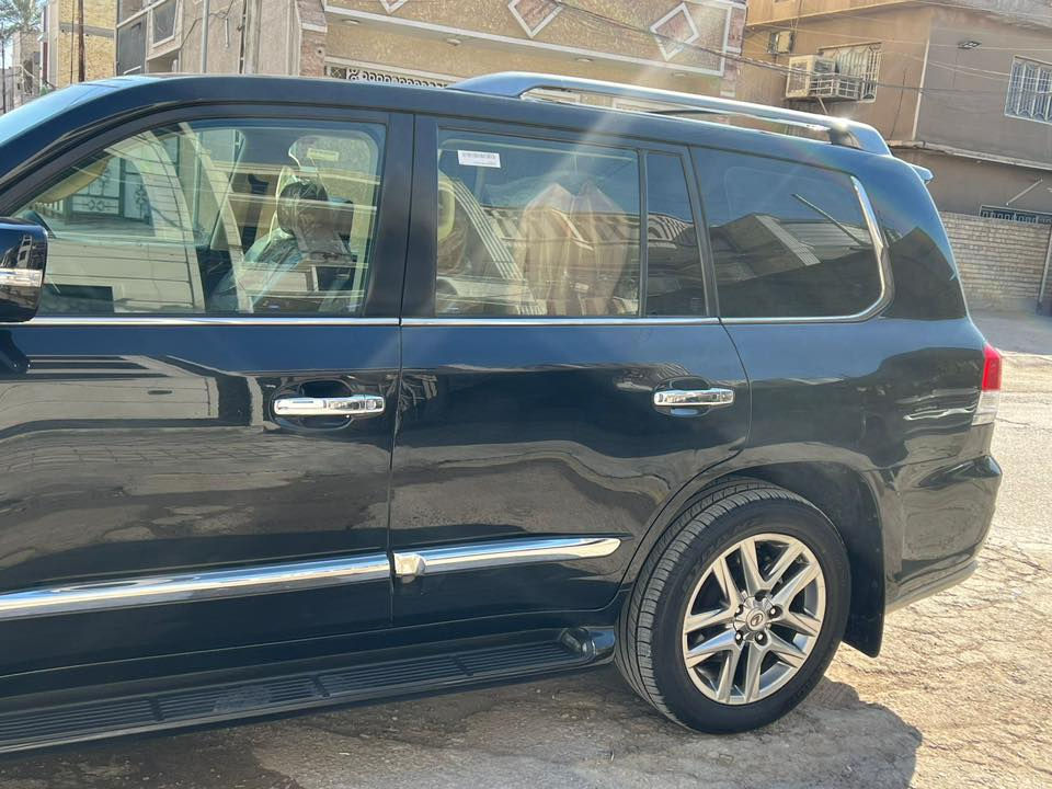 السلام عليكم لكزز2014 ماشية95000 سيارة حيل نضيفة 
للاستفسار ‭0777 200 0639‬
