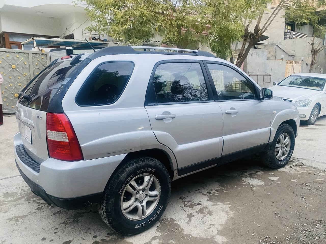 بــــەناوی خوای گەورەو  میهرەبان
سارەکە بڕاوەی دوبەیە 
کیاسپۆرتاج بڕاوە مەکینە گاز چوارپستۆن سۆپەر
زۆر جوان و خاوێنە هەمو گیانی بەشەرت گێڕو مەکینە بەشەرت کارەبای بەشەرت تەبرید سارد گەرم گوشن جڵد وهیتەر فۆلیوم هیچ نەقوسانی نیە ماڵی دۆستە و کەم مسرەفە چوار تایە لۆک  
نرخ49 گەڵا مەجالێ  برایانە
ناونیشان کەلار 
***********
