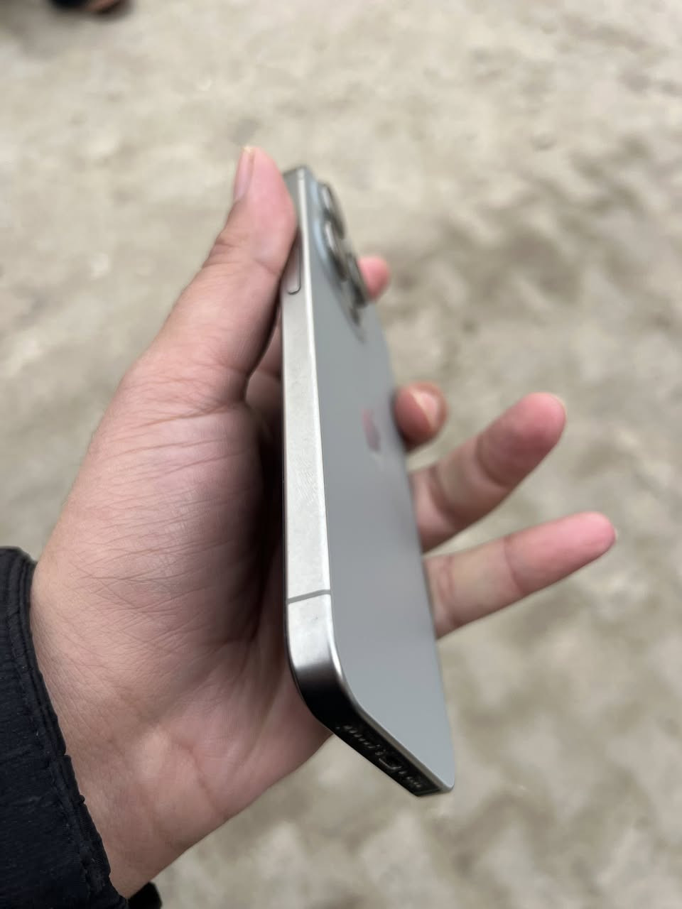 السلام عليكم
ايفون 15 pro max
ذاكره 256
بطارية 88 🔋
مامفتوح برغي مكفول
نضافة 100 شخط مابي
السعر مليون و75
العنوان بغداد البلديات
***********
