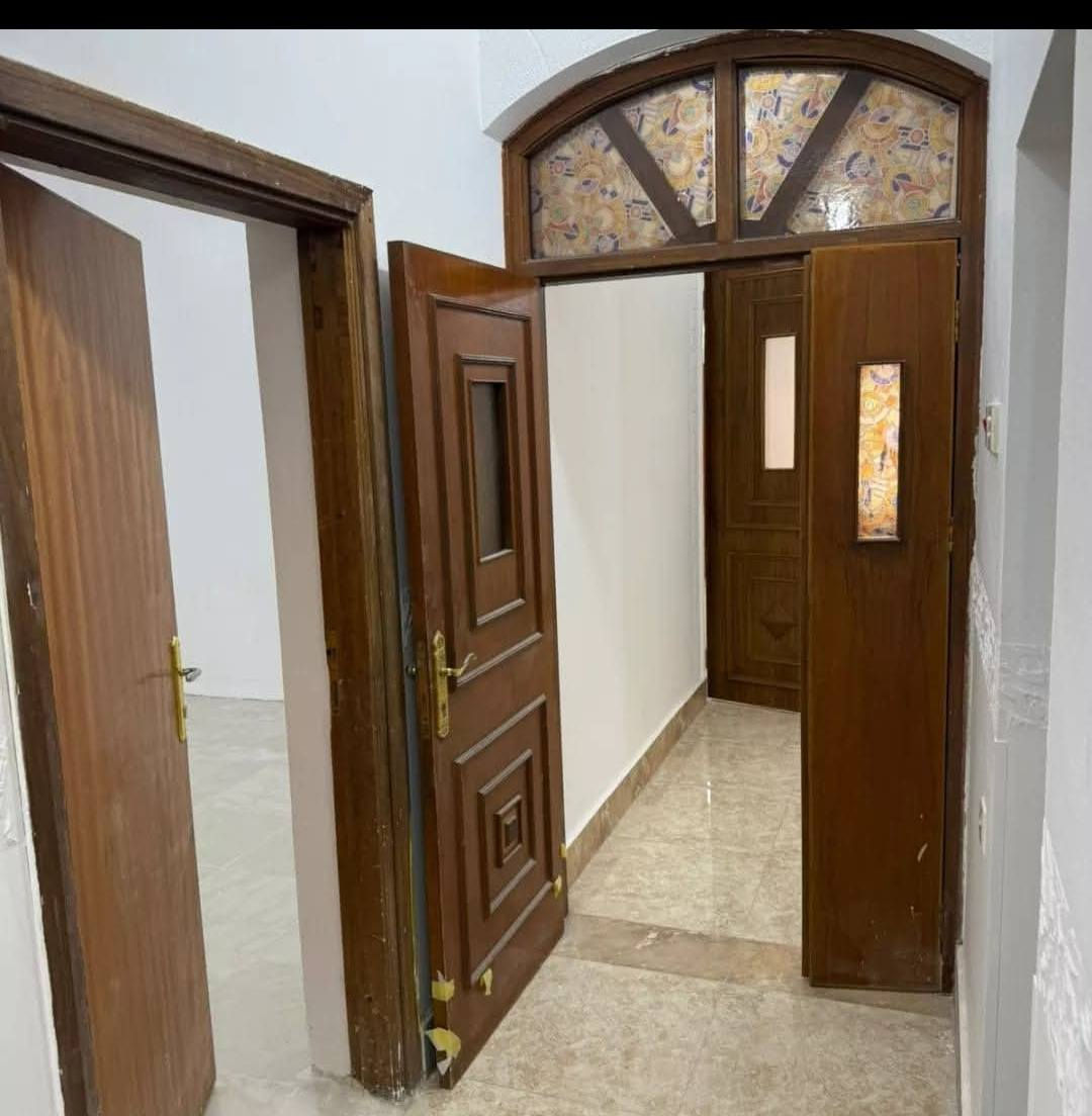 دار ايجار طابقين مساحة 250متر موقعا الخربطلية يحتوي على 5غرف منام صاله وستقبال اوصحيات اوكراج اوحديقة البيت كلش مرتب اوسعره رخيص الواجه 12 اونص للاستفسار العنوان بغداد الحرية الثالثة ***********
