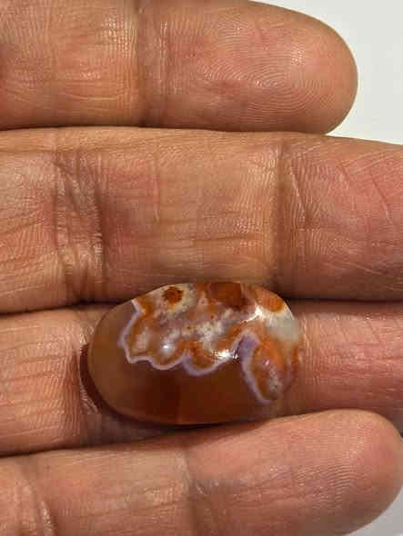 بسم الله الرحمن الرحيم
للبيع حجر عقيق يماني فيها كلمة( الله) 
سبحان الله
 هل يوجد في الأرض والسماء اكثر من جلالة الله
لا إله الا الله
*********** واتساب
