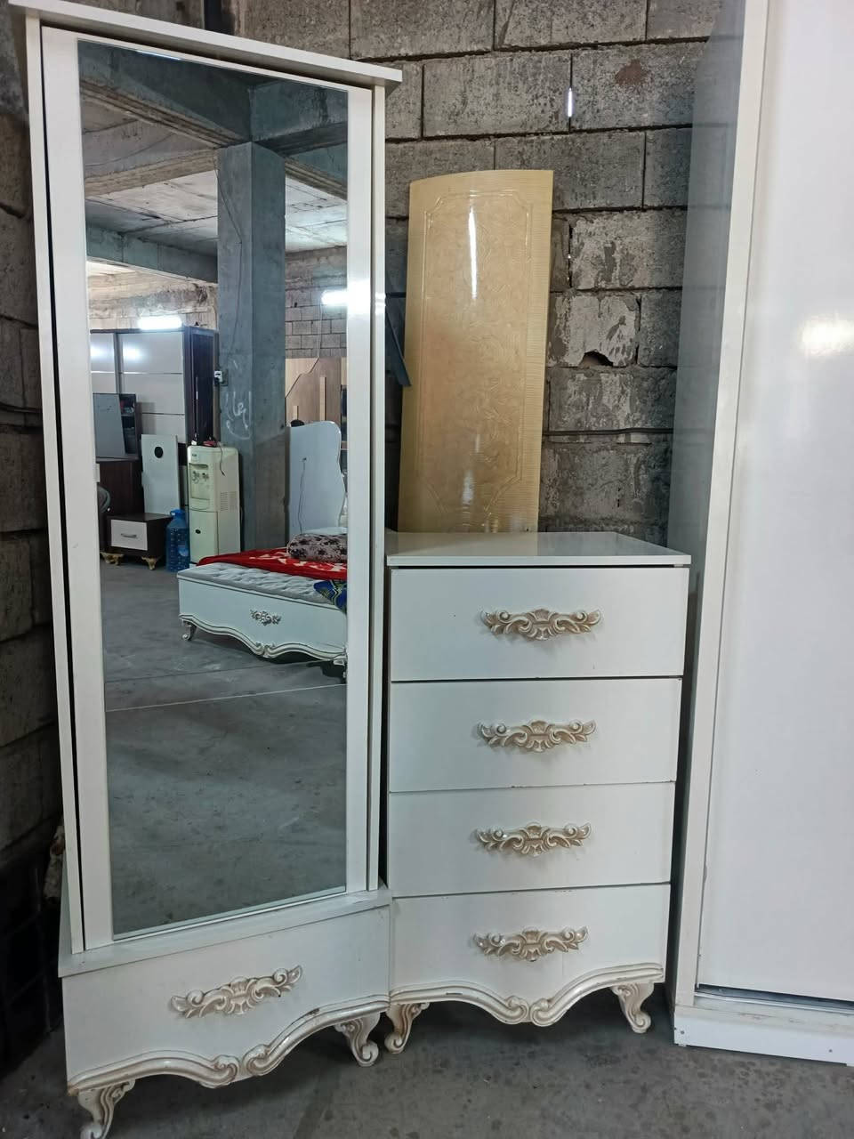 غرفه نوم للبيع كلش نظيف 9 قطع ملكي سعر 450 الف سارعو بل حجز عنوان كركوك ***********
