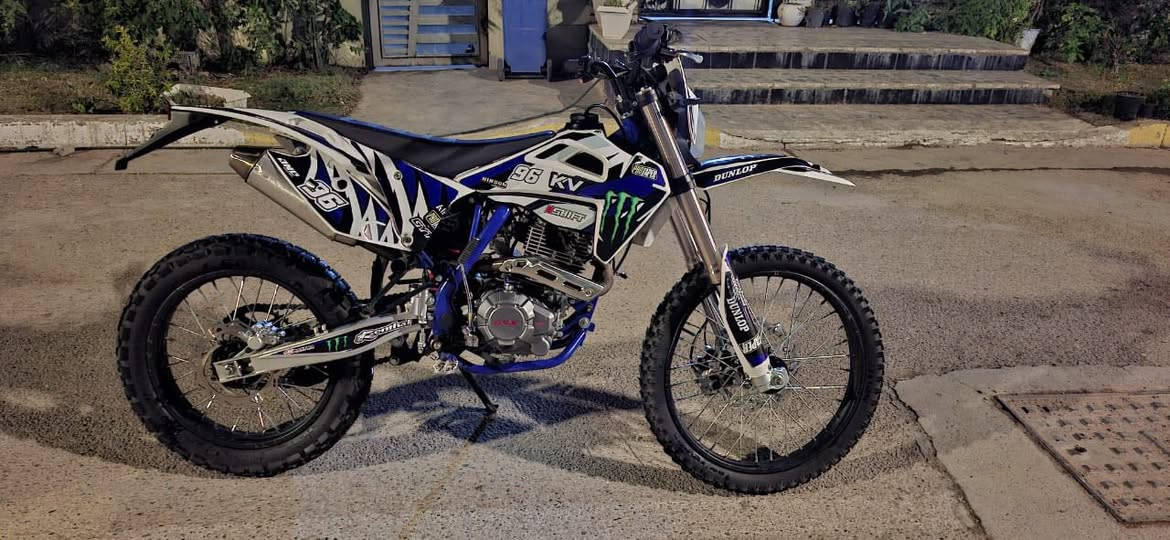 دراجه قفاز CRX محرك 300 cc 
الدراجه مكفوله كفاله عامه اي نقص ما بيه 
العنوان بغداد ناحيه الوحده قرب بسمايه
الرقم :*********** 
السعر مليون 350
