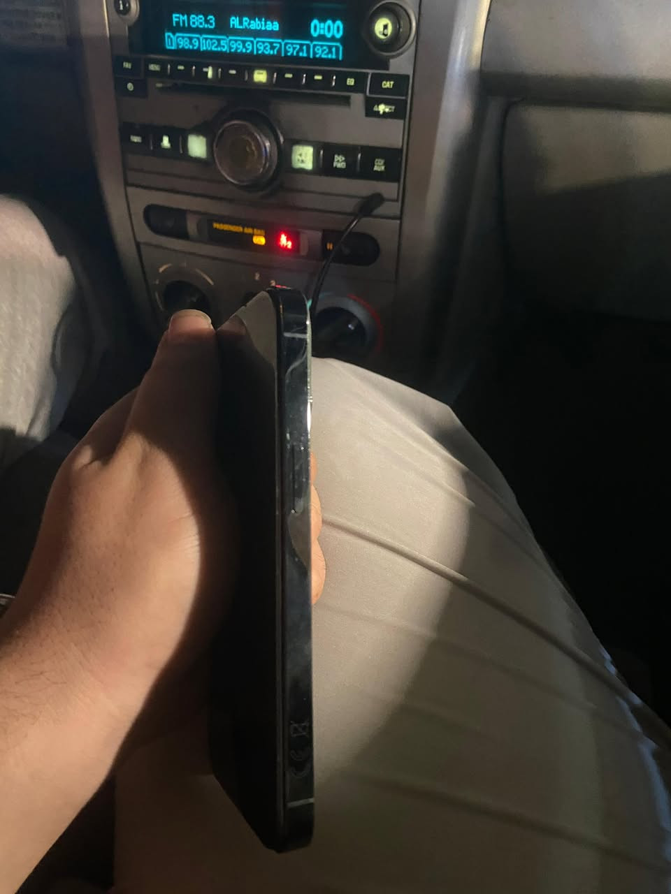 سلام عليك١٣ برو ذاكرة ٢٥٦ مبدل شاشة وبطارية وضعر مكسور والكامرات كلهن شغلات بس الخلل من البرود تصليحة ٣٥ الف يشتغلن سعر ٣٠٠ وبي مجال ***********
