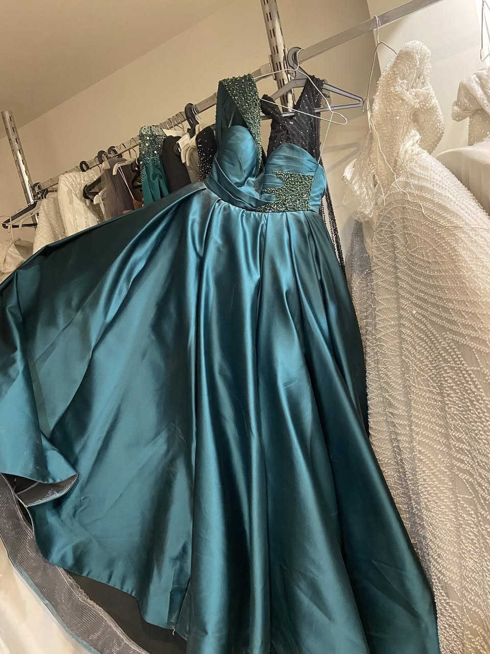 بدلات وفساتين للبيع واكو بيهم جدد بالليبل بعدهم اسعارهم تتراوح من ٧٥ ل١٠٠
تواصل خاص
عنوانه بغداد عامرية


**إذا كنت صاحب هذا الإعلان وتريد حذفه لأي سبب، رجاءا أرسل رسالة إلى الدعم الفني**