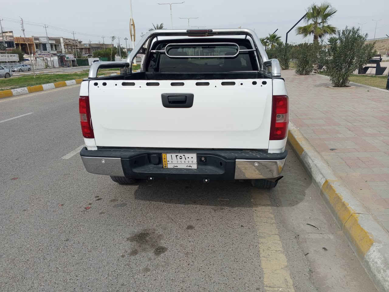 السلام عليكم سلفرادو 2013 رقم بغداد مشروع وطني السيارة نظيفة نقصهة بس صدر وقزان مال راديتر مزروف السيارة مصبوغة عام جمالية السيارة مصروف عليهة نوزلات جدد مال كصة بلاكات جدد وايرات باتري جدد بيهة منضومة غاز فيت بم جديد هوة القاعدة السيارة شغل واطلع بس الصدر القزان مال الراديتر اتسويهن السعر 110 ورقة *********** 

 المحرك 5.3 
8V
