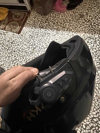 سماعه خوذه بارحه شتريته بس راح اترك دلفري خذته 35 الف وبيه ضمان 18 شهر...