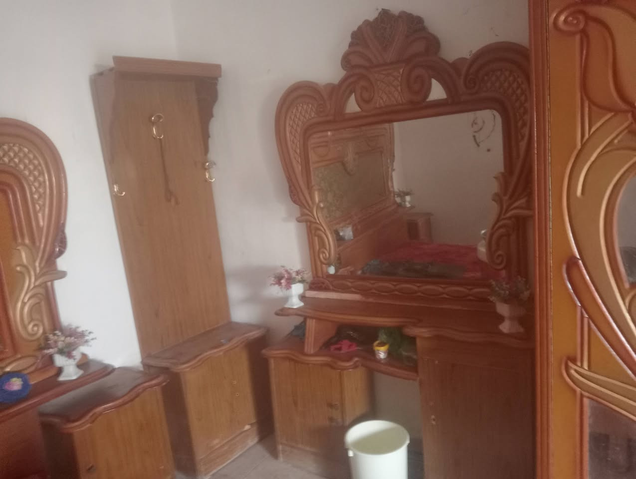 سلام عليكم غرفة اخشاب نضيف متوازي علا بيعهة للستفسار على رقم ***********
