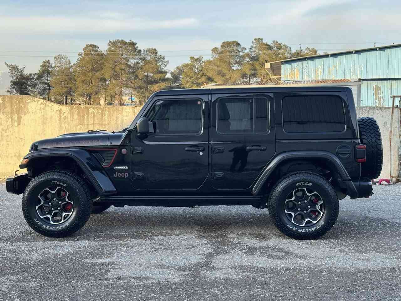 Jeep warangler
Modil 2020
Robikon 
مواسەفات دەبڵ ئەکسل و مەکینە جواربستن تۆربۆ. جوار جام کارەبای. بەسمەو شەغال و. کوشن هیتەرو. سوکان هیتەرو. کوشن جلت و قوفڵی ئەکسل و شاشەو کامیرەو حاسەو. لایت لید زینۆن و. چوارتایەی. تازە سەنەوی تازە تەنها 50 هەزار ڕۆشتوە. کتابی جام ڕەشی. بۆکراوە. تەنها پەلەیەک بۆیاخی. هەیە بئ ناوگرتن بئ ئیرباک. رەقەمی شەنسیم داناوە
شوین سلئمانی
سیعر ٢٣٨
***********
