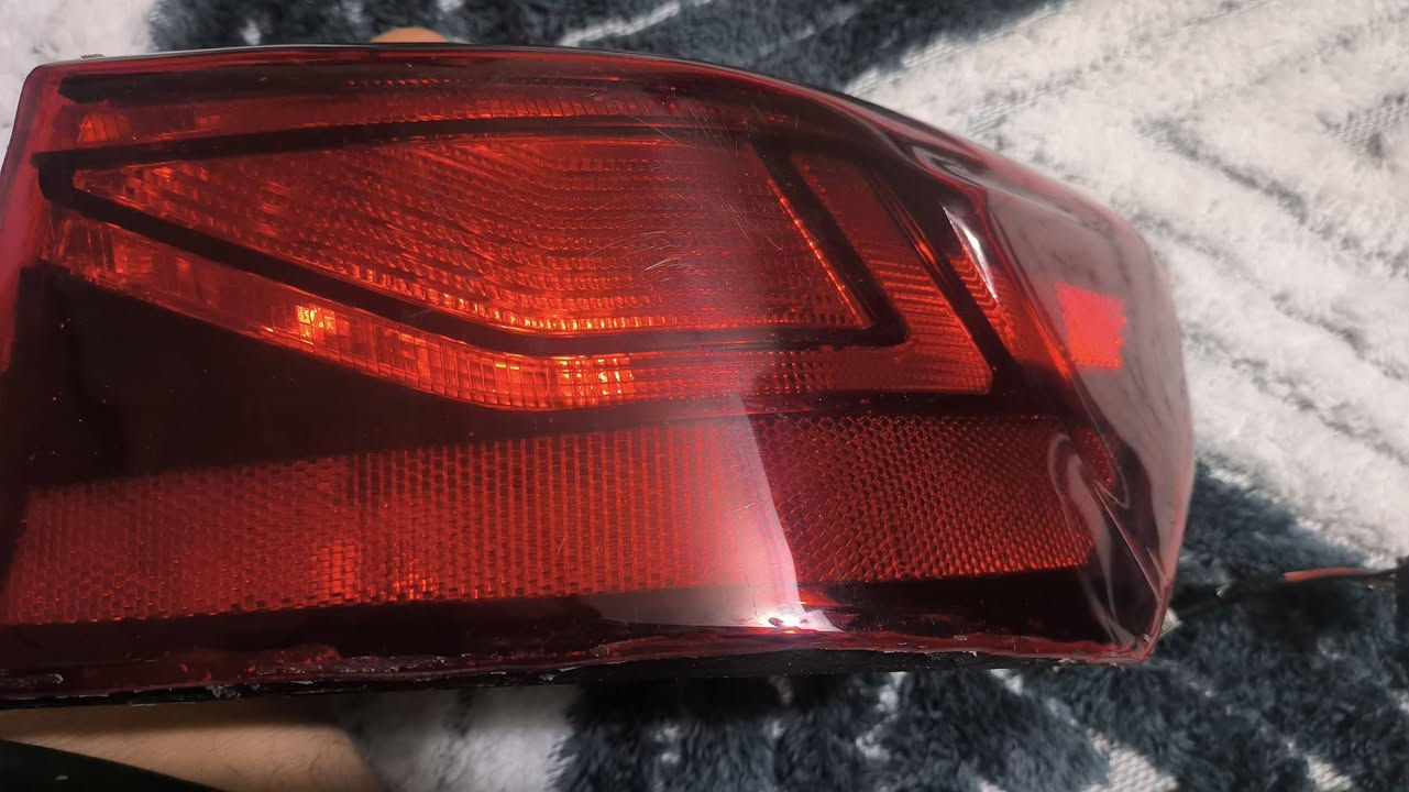 السلام عليكم بك لايت الجهه اليمنه مال فورتي 23او 24 ابو سكن امريكه اصلي  مسويله جامه عمل مثل الابلاد قيم بما يرضيه الله وتدلل  رقمي ***********
