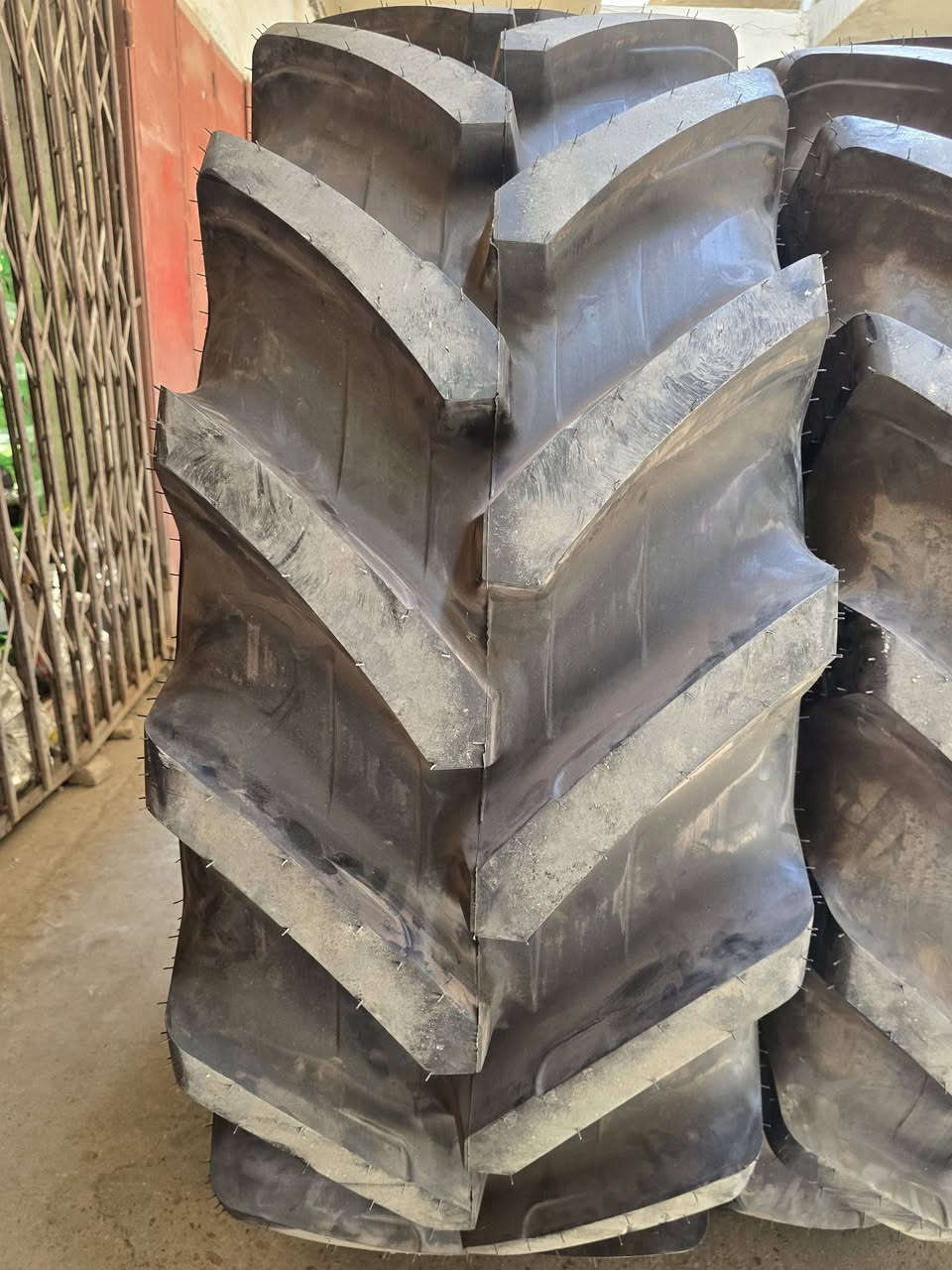 وصول وجبة تايرات جديد حجم 30 نوعيات درجه اولى قالب
عريض و متوفر كتان و مسلح ارقى الانواع و شرط علضمان 
توصيل موجود لكل المحافظات

  احمد العذاري 
***********
***********
             
            * العنوان : بغداد _ مجمع مشن _ طريق معسكر الرشيد *
