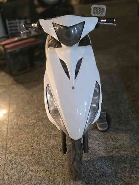 سلام عليكم
دراجة للبيع ماكس مضلع 
الدراجه مفتوحه 
بس نگرة سلف
كفراته تجاري وبيه صفحه مابيه كفر. مكسور
كابريتر جديده ahe
قايش جديد
سلف 55 
جوين مكينه جديد
خرز جدد
كلجاته ميته عوزه كلجات
شغاله ومشي فول شرط تطلع ال80 
سعره 250 كوم حديد سكراب ابيع
***********
الناصرية مركز
