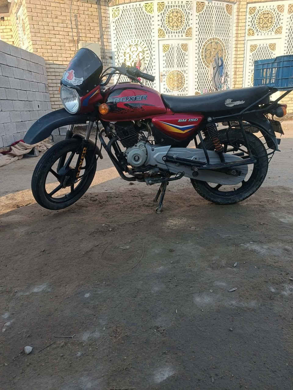 السلام عليكم دراجه بوكسر للبيع ما ناقص له برغي فقط بس السلف واقف موديل 20 اوراق***********
