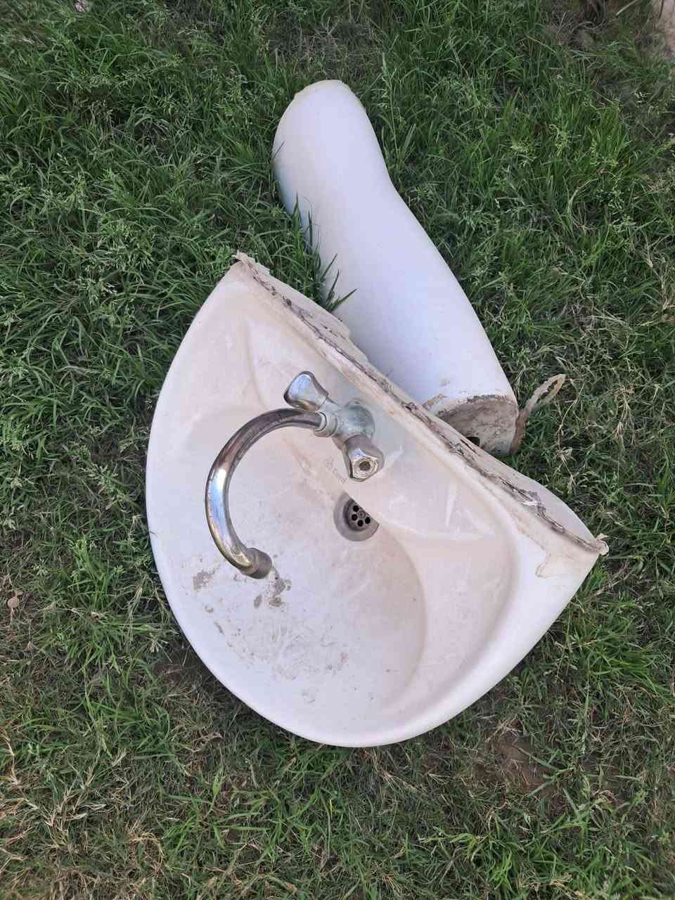 السلام عليكم ورحمة الله يوجد سندويج وكيربي الصدامي  معا ابواب وشبابيك ومقعد غربي ومغسله وكيبل كهرباء ابو ثلاثه روس العنوان بغداد قرب من جسر الدوار الصابيات قرب شارع اسواق علوش لتواصل اتصل 🗣📞***********
*********** ملاحظه لا اتواجد ع الفيس اتصال استقبل فقط
