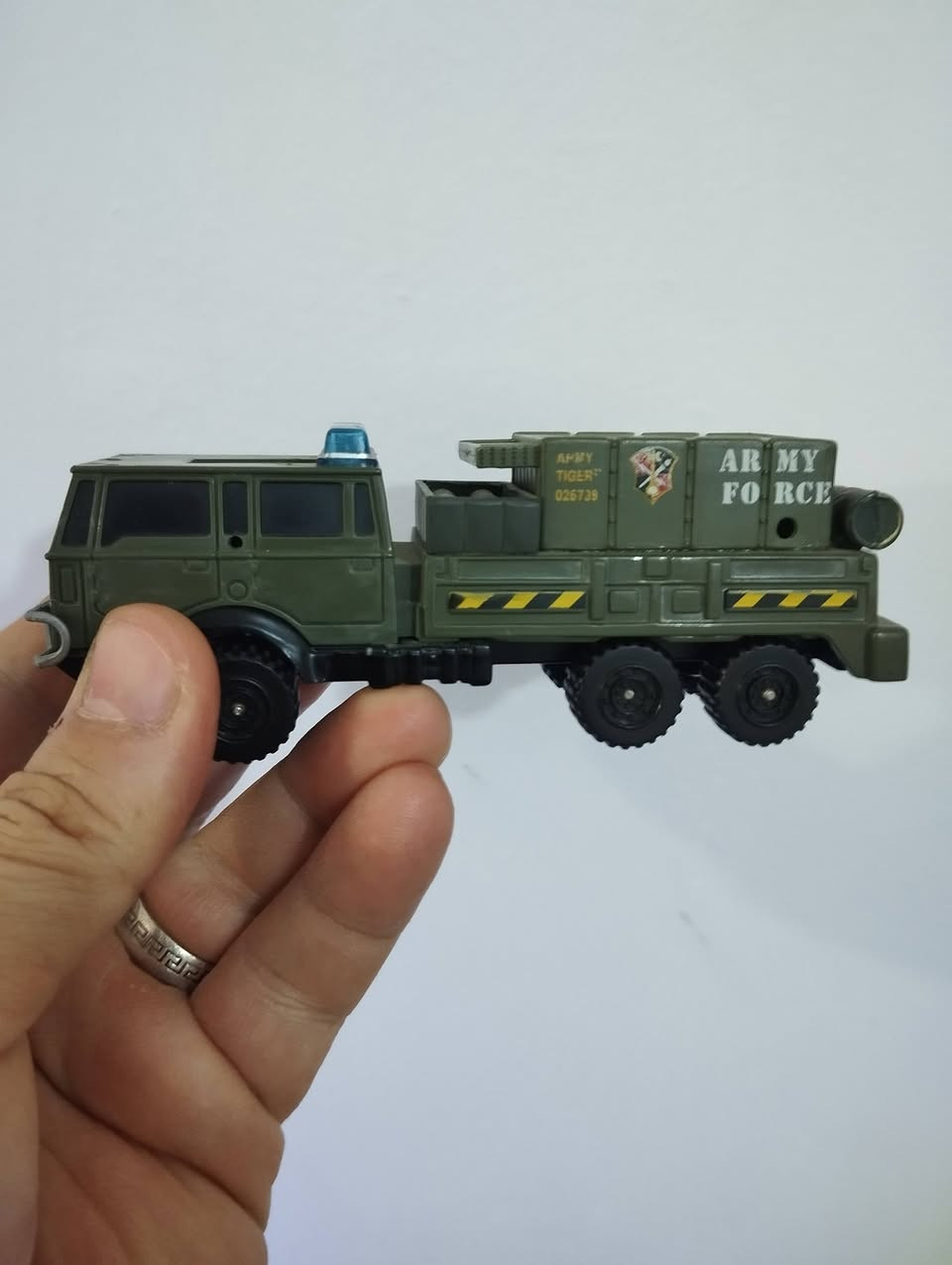 مدرعه وناقله حديد  حجم كبير match box


**إذا كنت صاحب هذا الإعلان وتريد حذفه لأي سبب، رجاءا أرسل رسالة إلى الدعم الفني**
