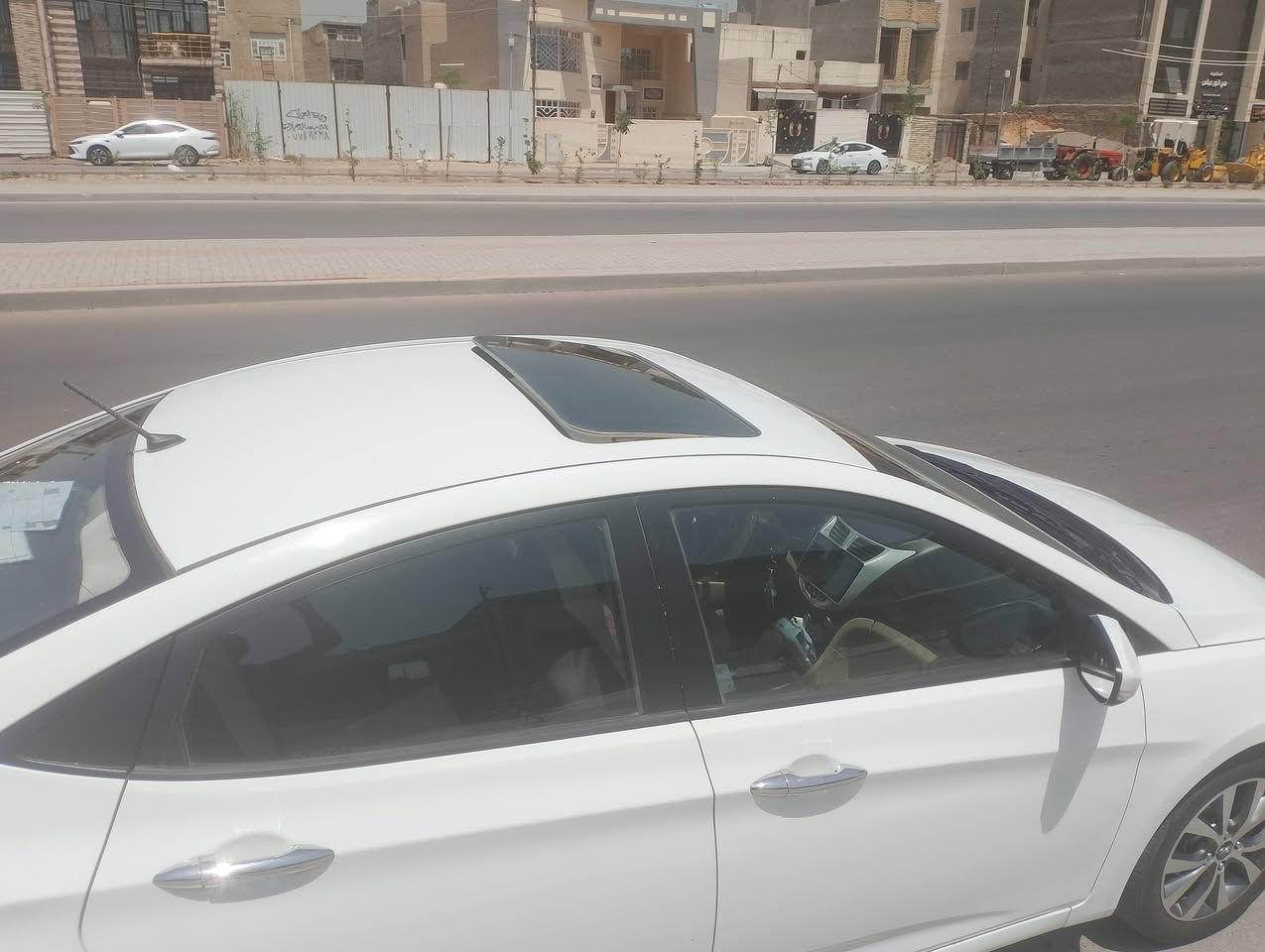 السلام عليكم 
اكسنت موديل 16 خليجي 
محرك 1600 دوش 
فول مال اكسنت 
بيها ضربة مثل ما موضح بالسونار قطعتين صبغ فقط 
بغداد باسم اهلي مكاني حي الجهاد 
السعر 93 بي مجال شي قليل 
*********** بي واتساب
