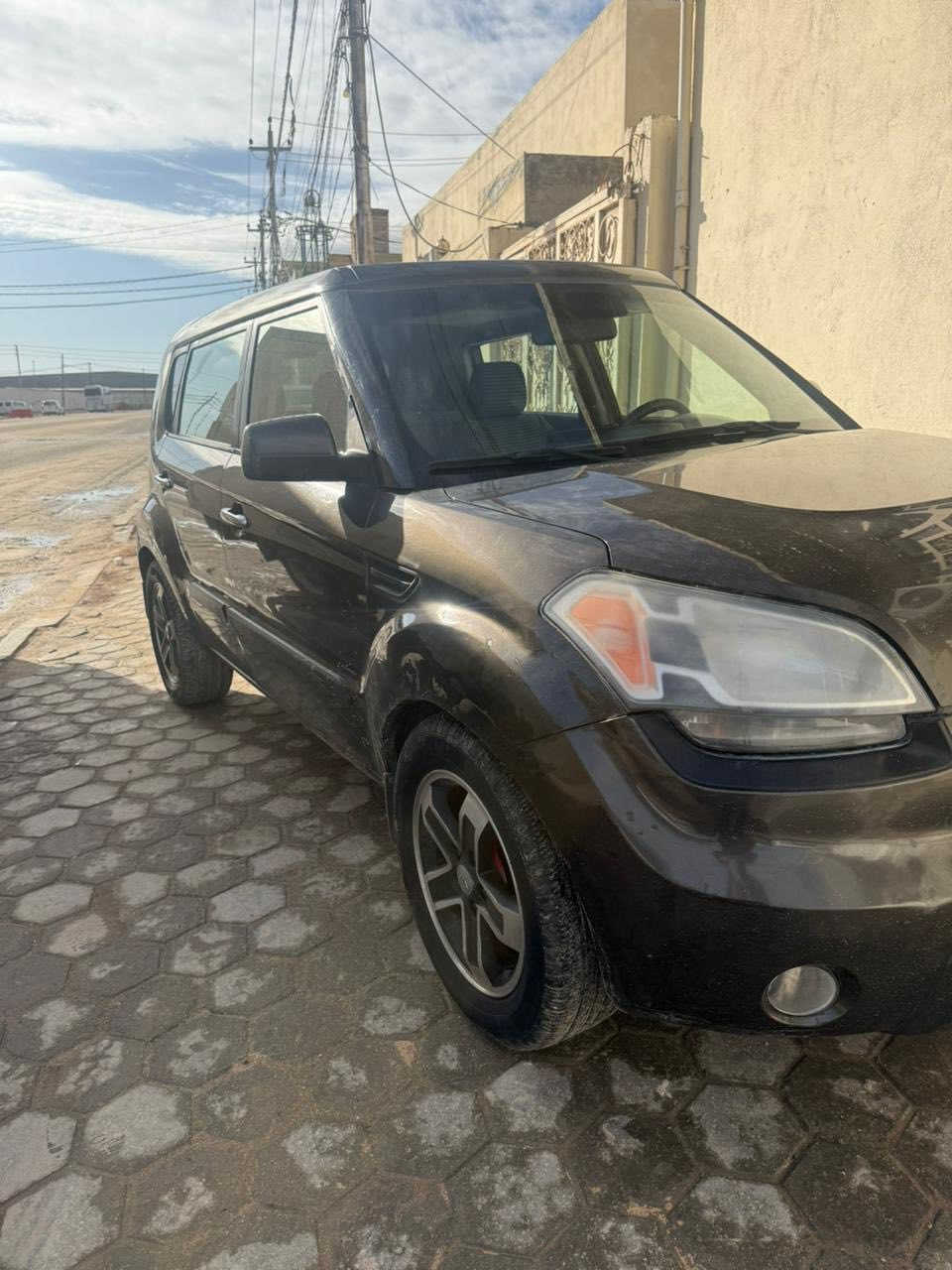 صول 2011

سياره بيه جاملغ خلفي وباب خلفي فقط بدون دواخل 

محرك 2000 مكفول

كير مكفول ..حداديه جديده

رقم انكليزي وكاله تحويل ثاني يوم

السعر 95 وبيه مجال 

***********
