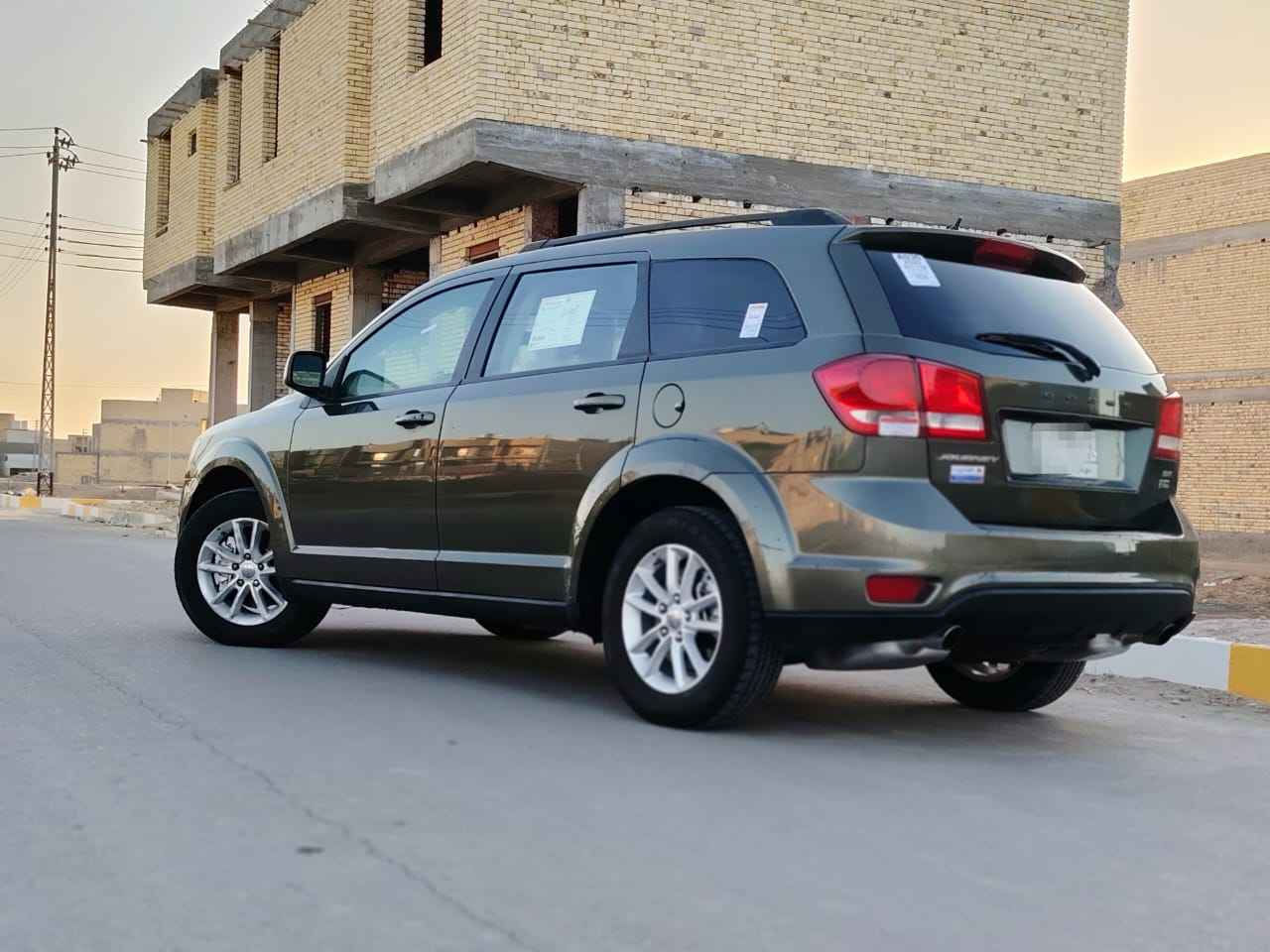 السلام عليكم سياره دوج جورني للبيع موديل 2017 رقم ذي قار حره تحويل مشروع وطني ضررها تبديل جاملغ امامي وصبغ بنيد والباقي كفاله محرك 6 سلندر 7 راكب 3قطع تبريد ماشيه 150 ألف تبريد حداديه جاهزة من كلشي السعر 135 ورقه وبيها مجال بسيط للشراي مكان السيارة ناصريه الشموخ للاستفسار ***********. ***********
