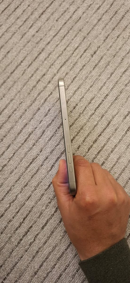 ايفون 15 برو ماكس لون تيتانيوم مابي اي شخط شرق اوسط ما مفتوح  وتر ذاكرة 256 بطارية 86 اصلي مامبدل بي اي قطعة كارتونه الاصلي موجود السعر مليون و25 الف رقم *********** البصرة
