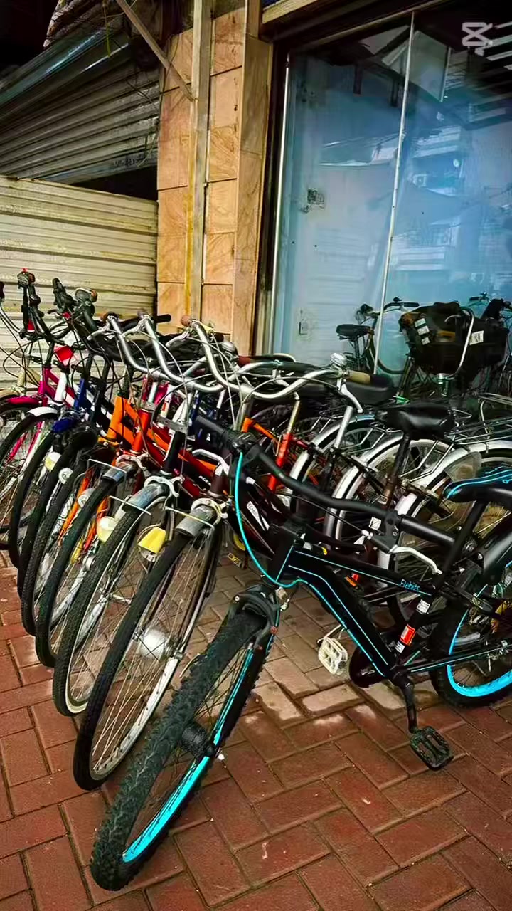 سلام عليكم يوجد لدينا بايسكلات بناتيه وتطبك العنوان الحريه الدور يم شارع ابو حطاب لاستفسار رقم:***********
