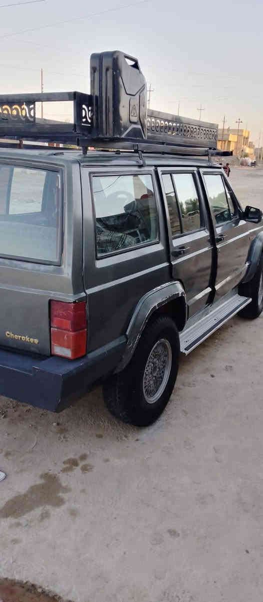 سلام عليكم سياره جيب شيروكي موديل1988  ماكينه ثنين ونص بطه خير من الله كير كهربائيات كلها شغاله طائرات 70 من 100 صدر 70% سياره مثل ما موجوده بالصوره موجوده رقم انبار اسمي رقم انجليزي متواجده السياره بغداد النهروان رقم الهاتف.   ‎0773 374 0427.    سعر 40 وبها مجال
