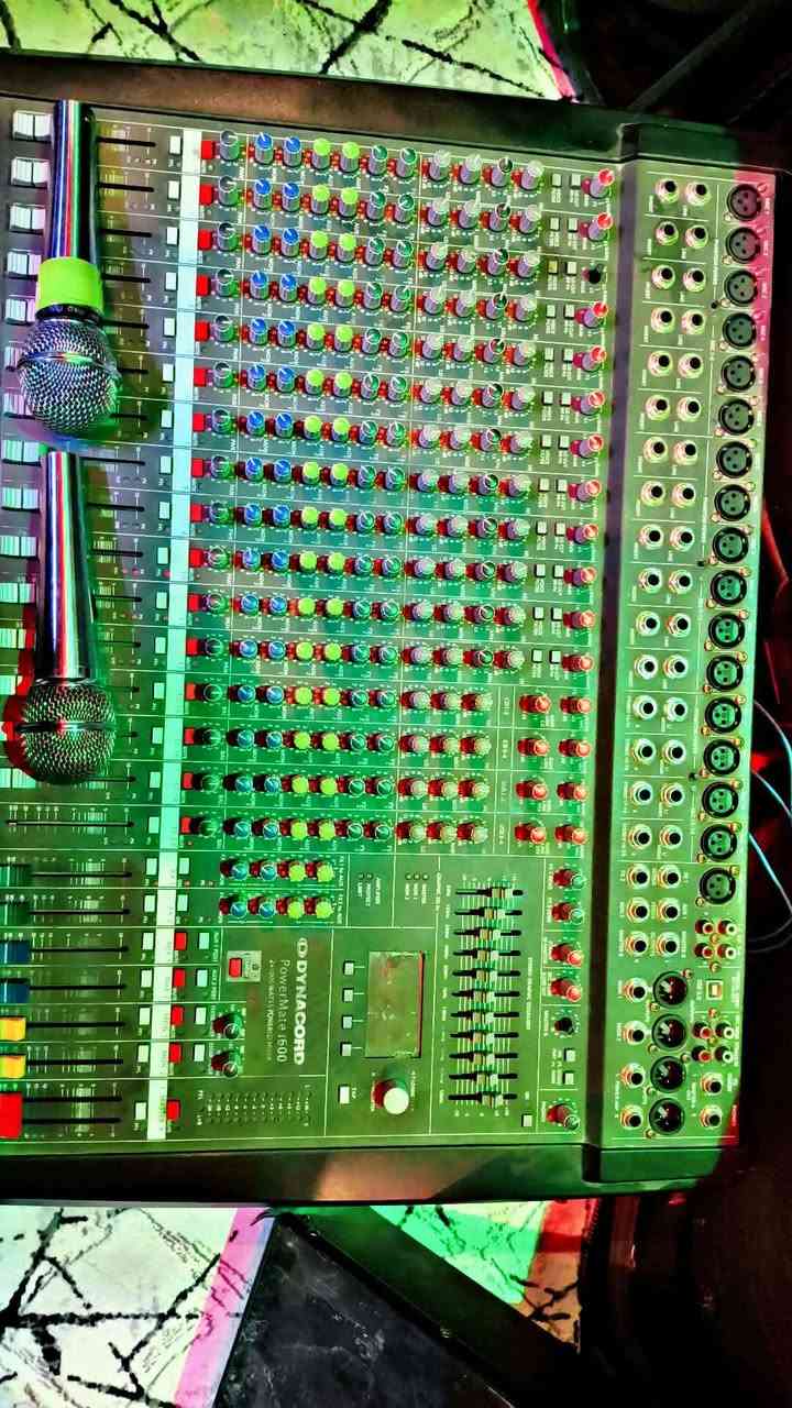 اللهم صلي على محمد وال محمد
صوت للبيع 
جهاز داينكور 1600
بور 8000
مايكات جاسكو عدد 2
سماعات ار سي اف تجميع عدد 6
ستاندات عدد4
وايرات كامله 
السعر خاص..


**إذا كنت صاحب هذا الإعلان وتريد حذفه لأي سبب، رجاءا أرسل رسالة إلى الدعم الفني**