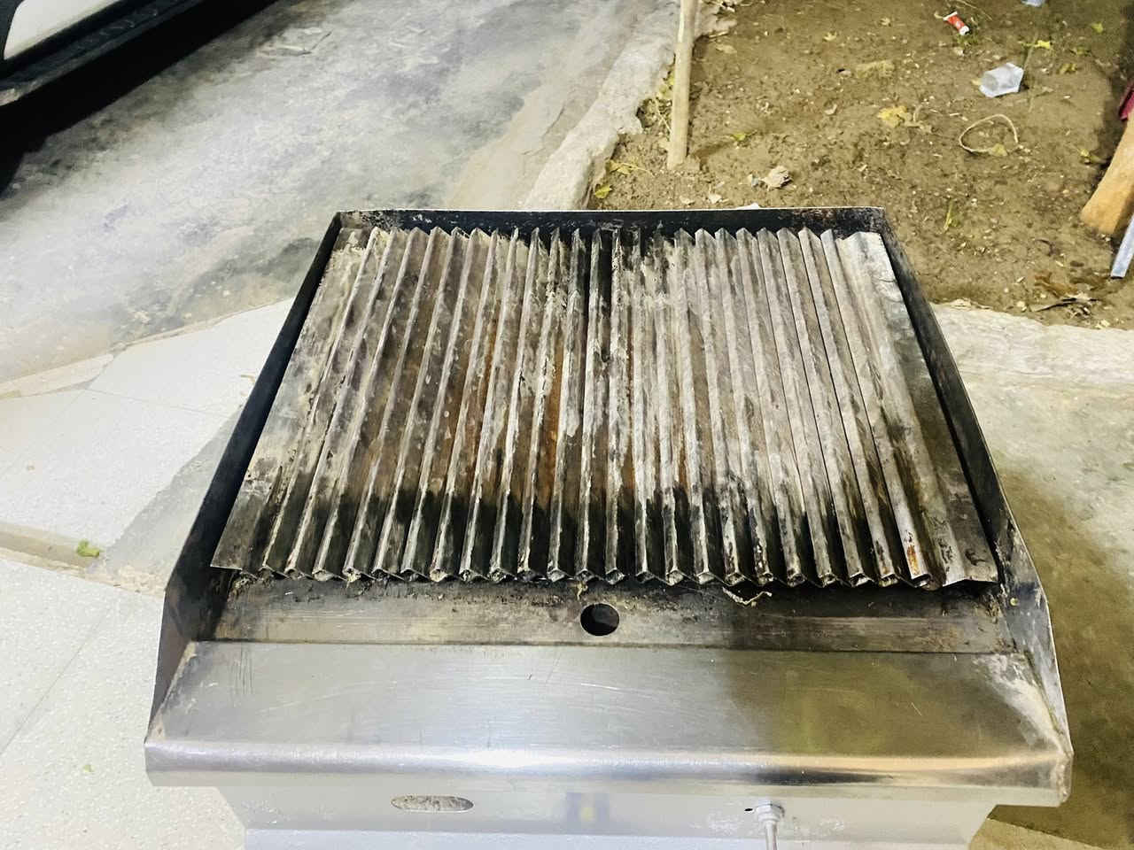 سلام عليكم بلانكوات للبيع يفيد  اهل المطاعم اهل المرطبات قياس 32❌17 عمق 10 جديد غير مستخدم السعر 6 الاف الواحد العدد 10 
كريل بركر فحم وغاز نضيف وشغال فول وع الفحص  سعره 175 
للسفسار الاتصال ع الرقم التالي ***********
