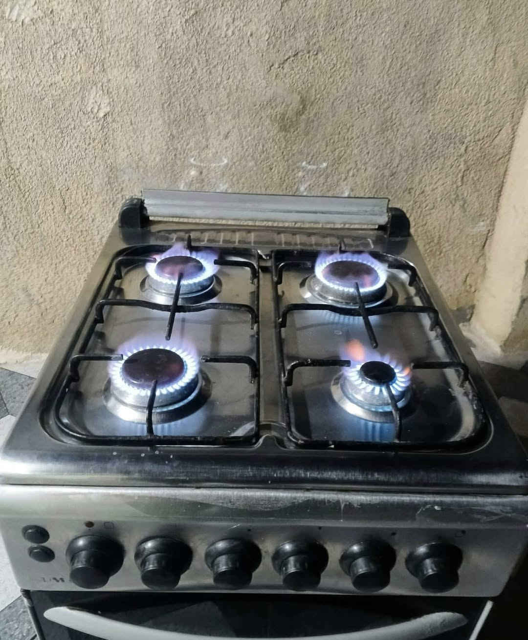 السلام عليكم طباخات الواحد ع 75 والمنضدي بـ20 وبيهن مجال مكاني كوت حي الجامعة
***********
