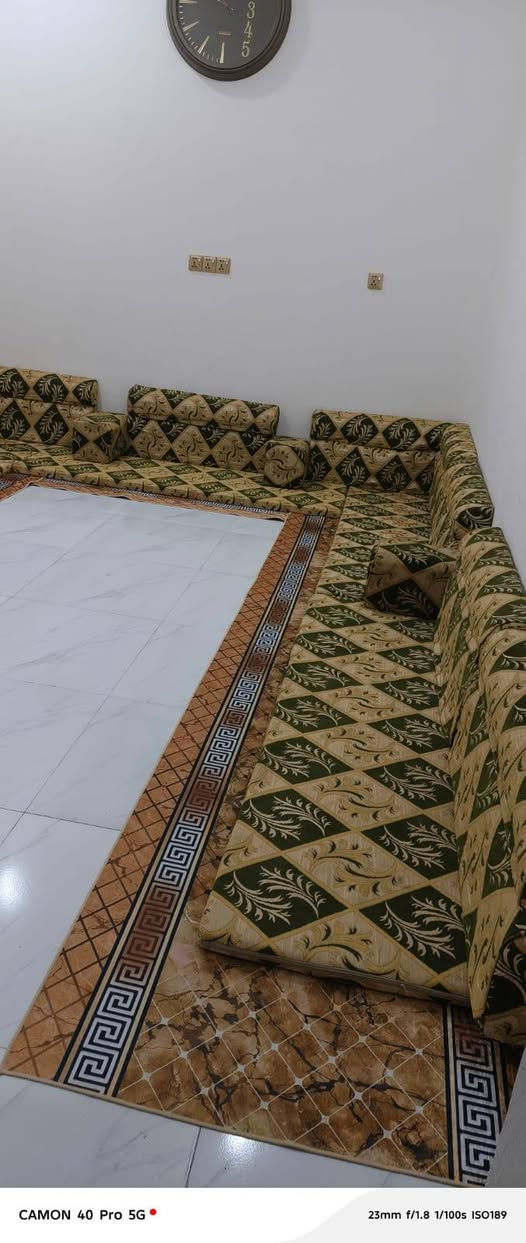 ديوان للبيع جديد 14 متر ، 7 دواشك . 15 تجوه . و 5 مساند السعر 250 للاستفسار ***********
