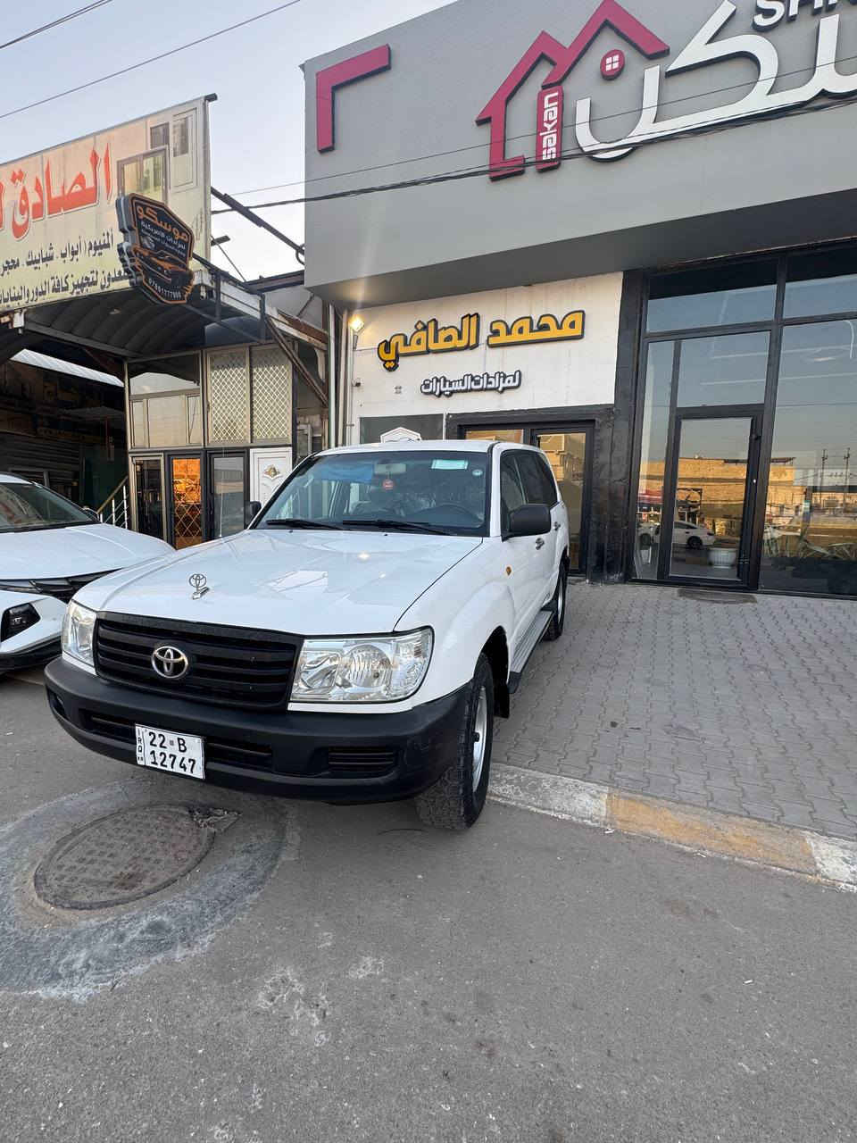 السلام عليكم للبيع لاندكروز سلك موديل 2007 اصل رقم اربيل انجليزي تريد وكاله التحويل حاضر سياره جاهزه مكينه كير حداديه تخم تأير تبريد بيه صبغ 3 مكانات جماليه السعر 180 وبيه مجال الطيبين الهاتف ***********
