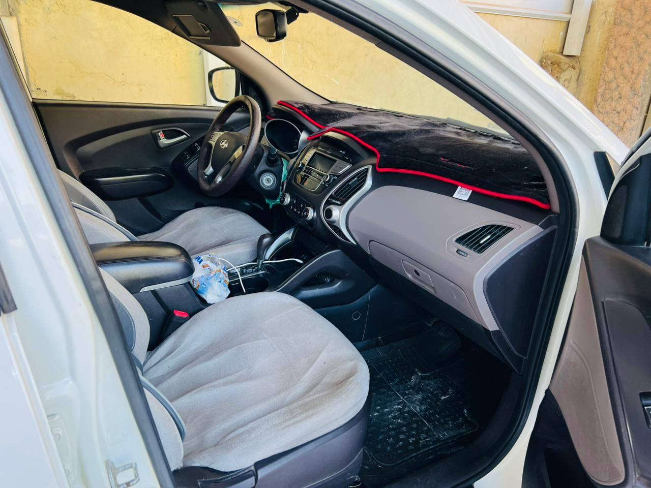 سلا عليكم ورحمة الله وبركاته
سياره توسان موديل 2012
رقم سياره أربيل 
سياره مابيه شي

مكينه== فول سليمه

تبريد ==فول مابيه شي

سياره ==بنورامه بيه

الخدايه سياره ==مابيه شي جديد

السياره من جابه بيه ظربه

فوك التاير الخلفي مقدر شبرين

بس والله سياره لو تتطلع باليوم لو ما تتطلع مال رجال كبير بالسن

سياره معروضه ١٣٨ وحك الجيه ينزل واني خادم
رقم
***********
