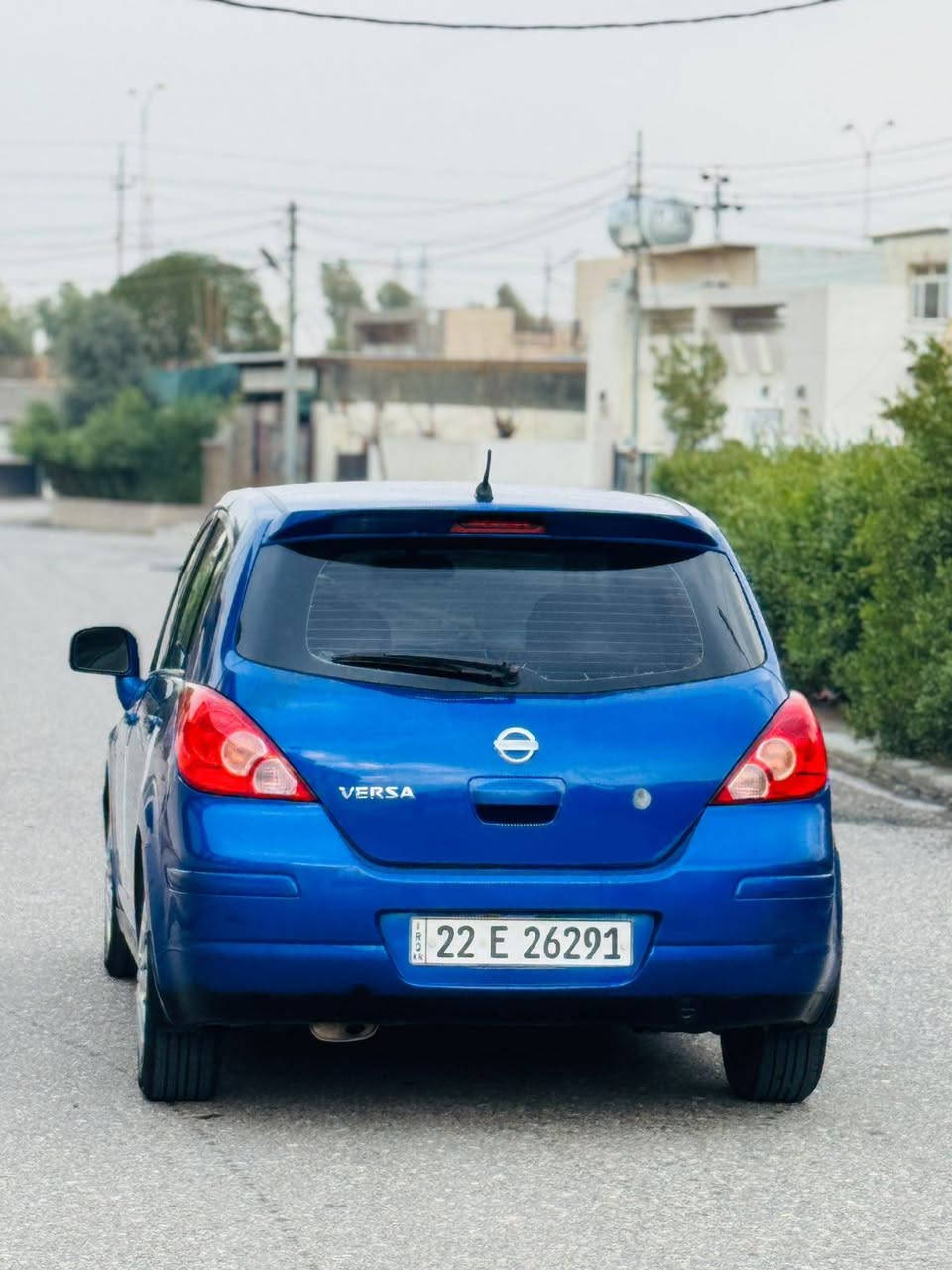 ئؤتؤمبیلی نیسان فیرسا 2010گیر تؤماتیک …گیر و مه کینه و ته برید به شه رت …جام کاره بای …ئاوینه کاره بای …قوفل مه رکه زی …غاسکؤیه …ره قه م و سه نه وی نوی ….سئ په له ی هه یه …چوار تایه ی نوی له سه ره ویل که په …
*********** أربيل, العراق
